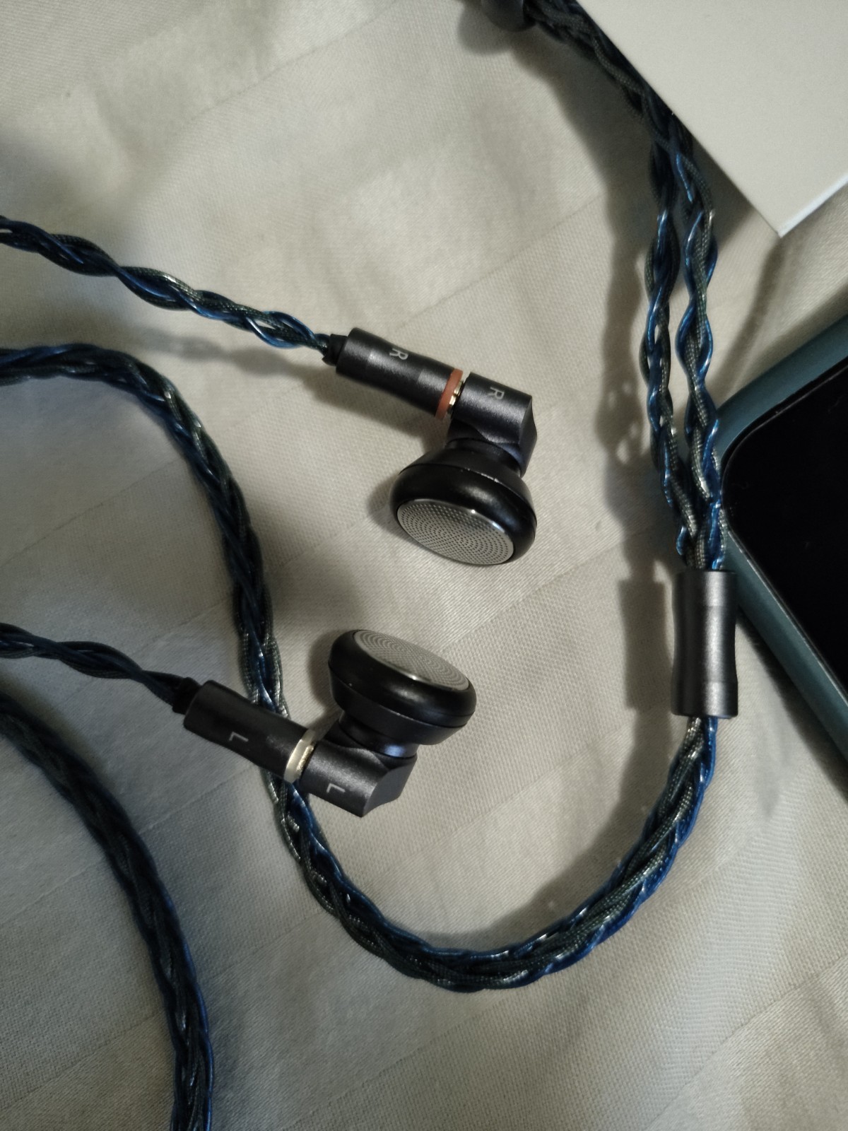 Yincrow RW-3000 HIFI In-ear Earphone Flathead Earbuds OPEN BOX PERFECT CONDITION