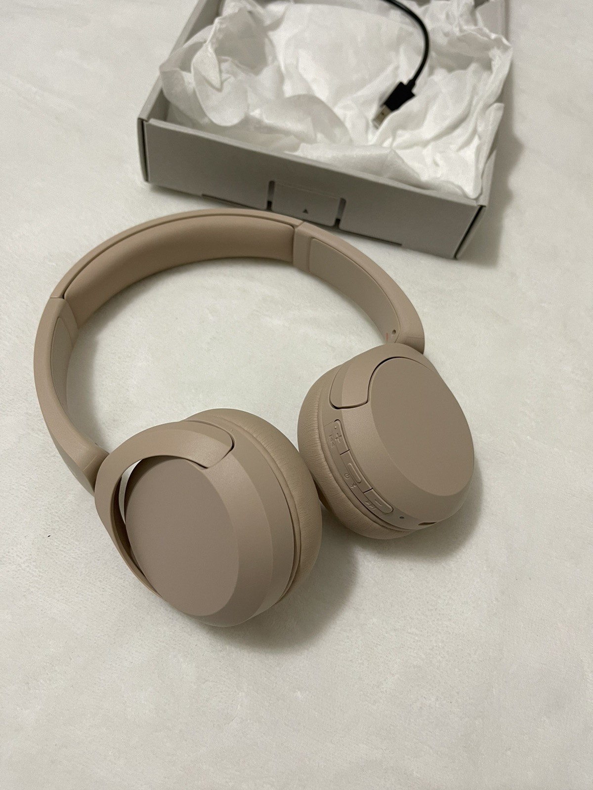 Sony WH-CH520 Over Ear Wireless Bluetooth Headphones WHCH520 – BEIGE
