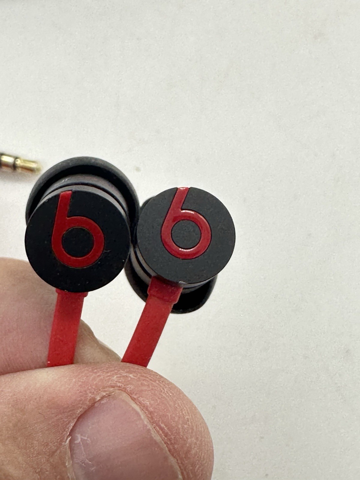 Beats by Dr. Dre urBeats In-Ear Earbuds Wired 3.5mm Red/Black + Tips