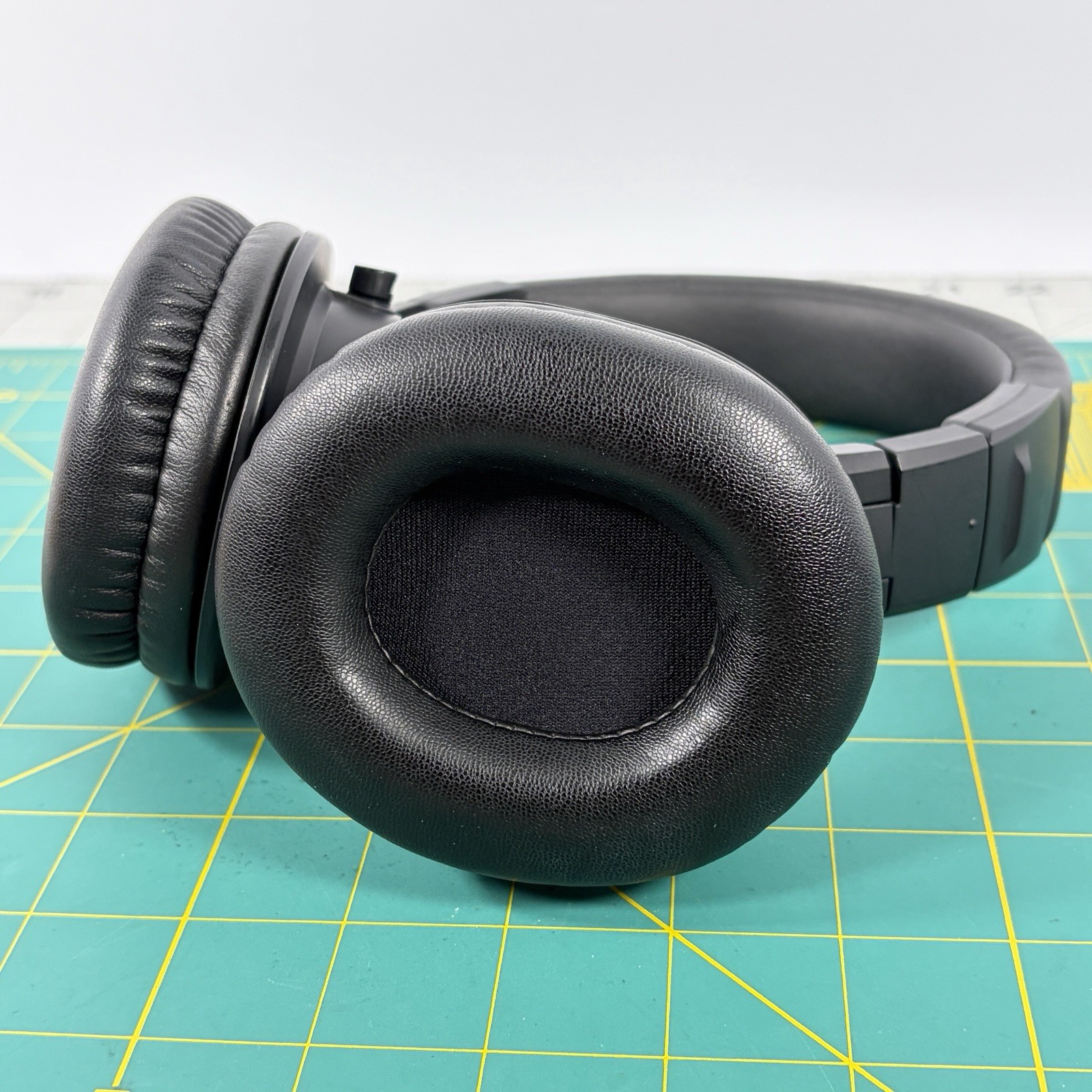 Audio-Technica ATH-M40x Professional Studio Monitor Headphones Black Tested