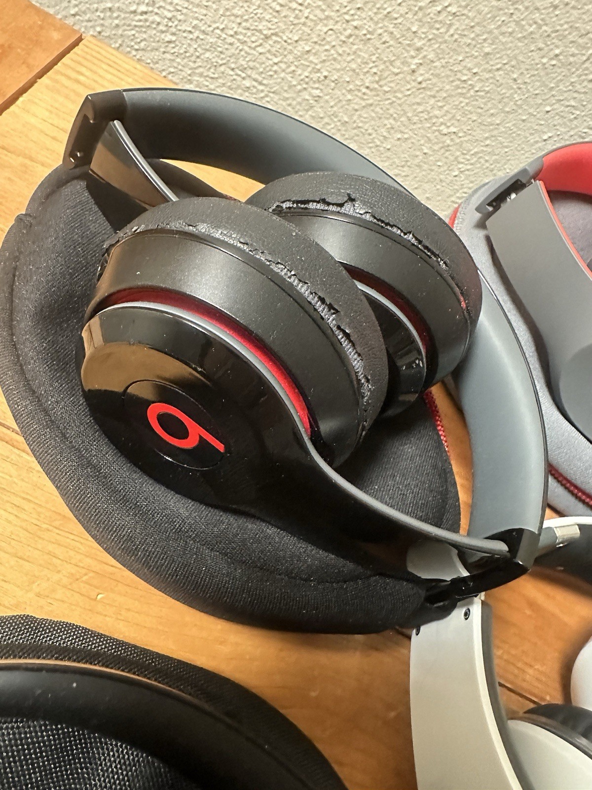 Lot Of 4 Beats Headphones Por Parts Or Not Working
