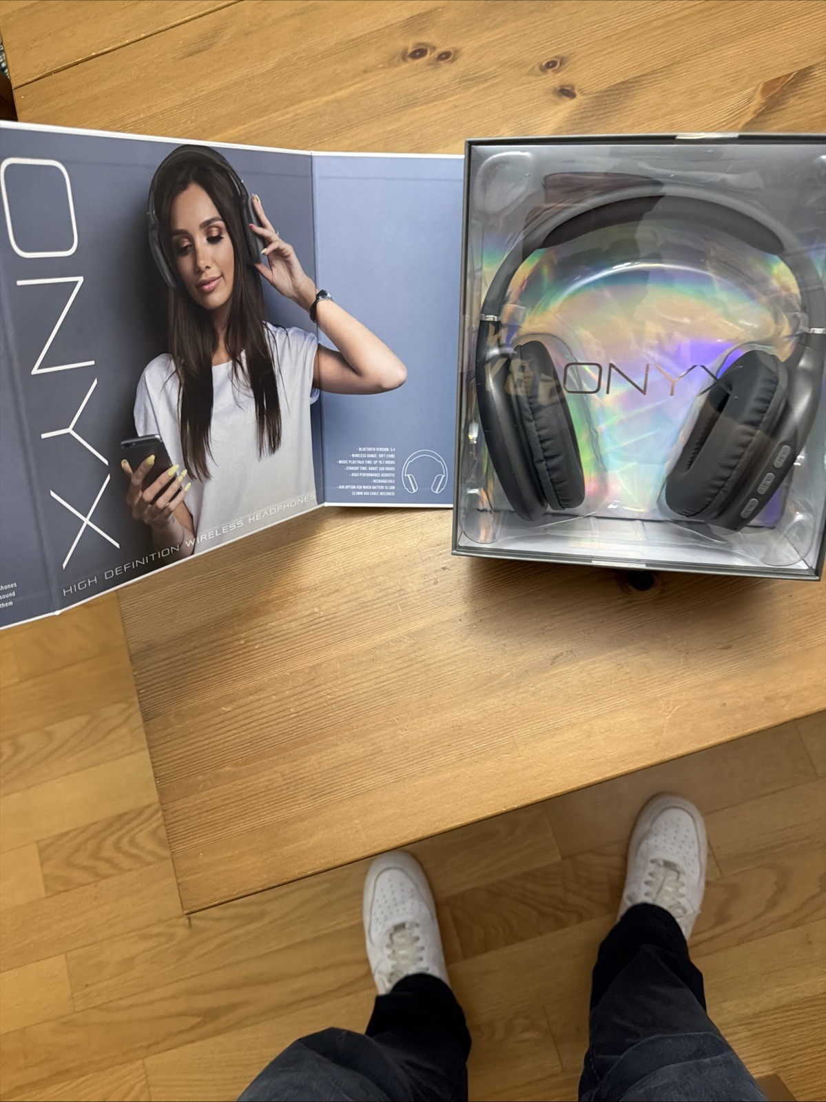 Tech Ave Onyx High Definition Wireless headphones Blue Onyx With microphone.