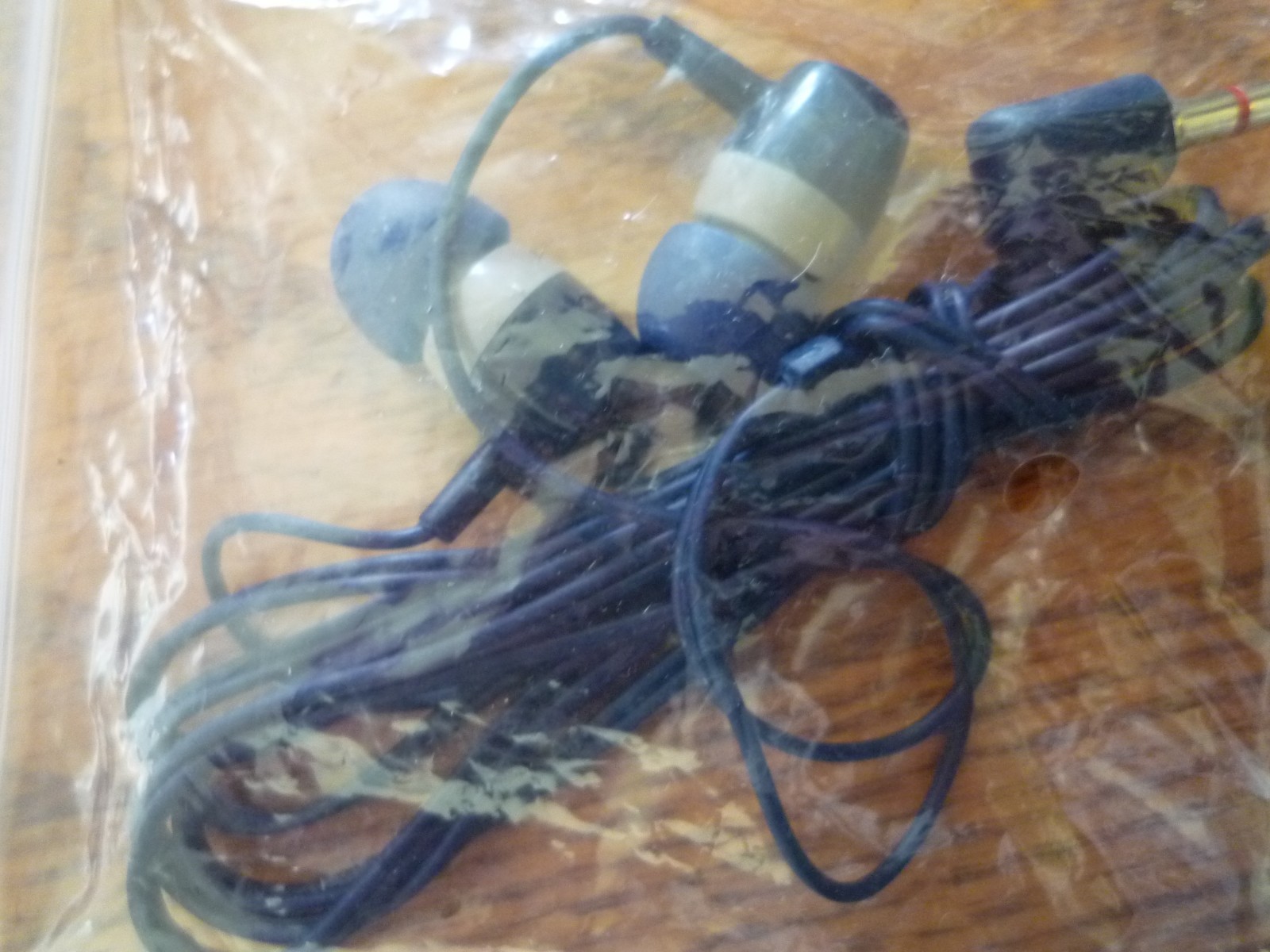 7 Pairs Wired Audio Earbuds Black Red and Mystery Colors