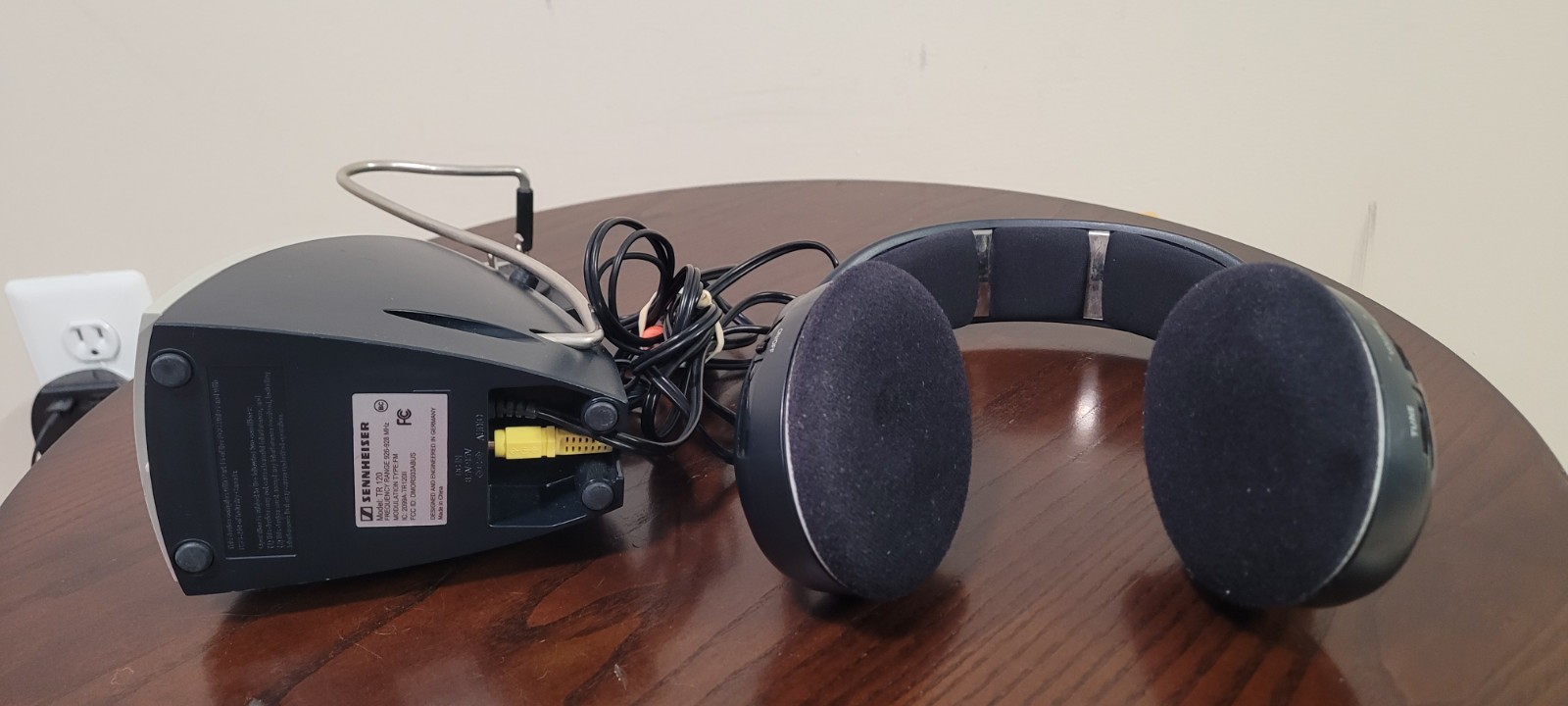 Sennheiser wireless Headphones TR 120 With base +cables Tested, Works