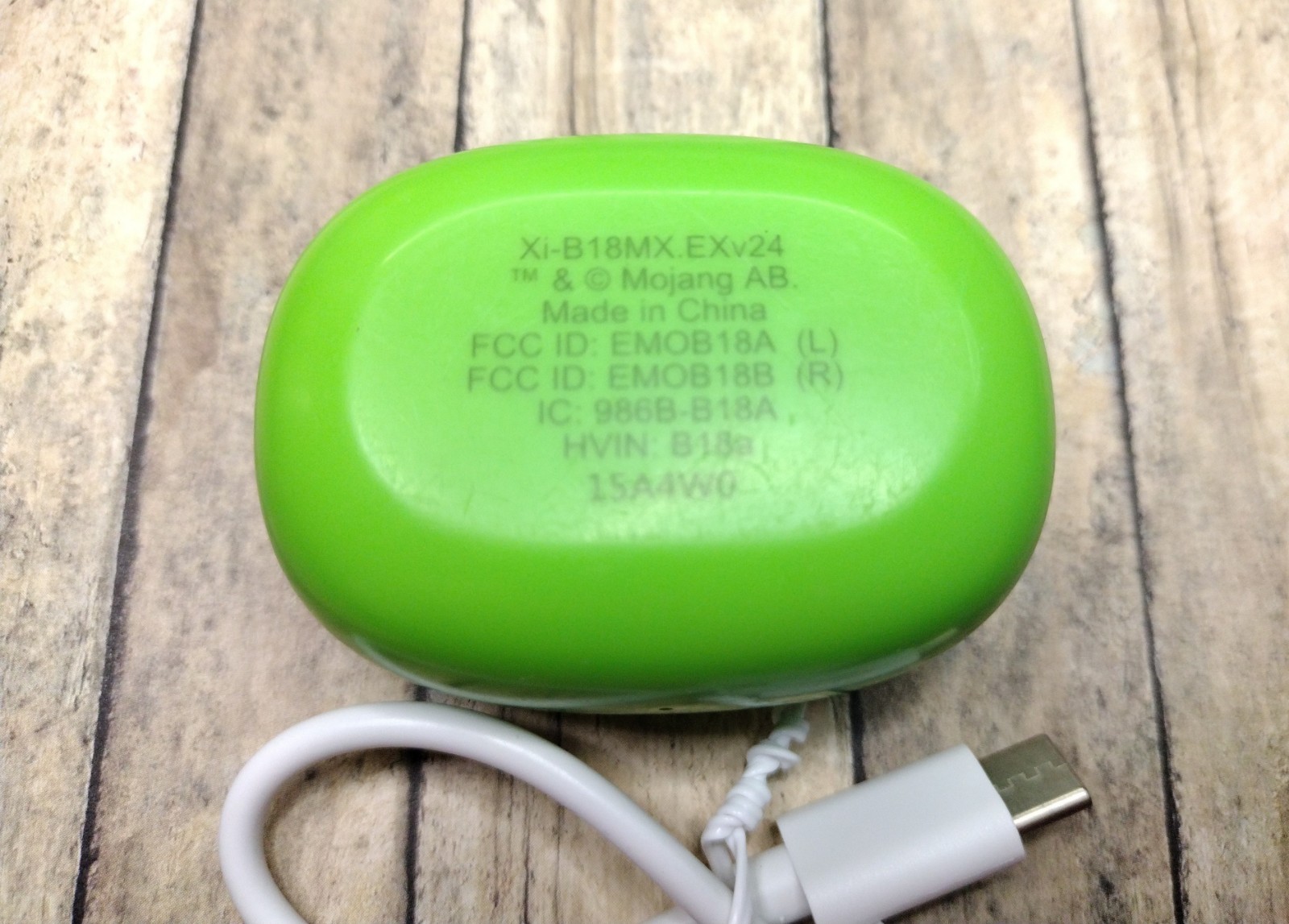 eKids Minecraft Wireless Earbuds Green with Charger and USB Cable Xi-B18MX EXv24