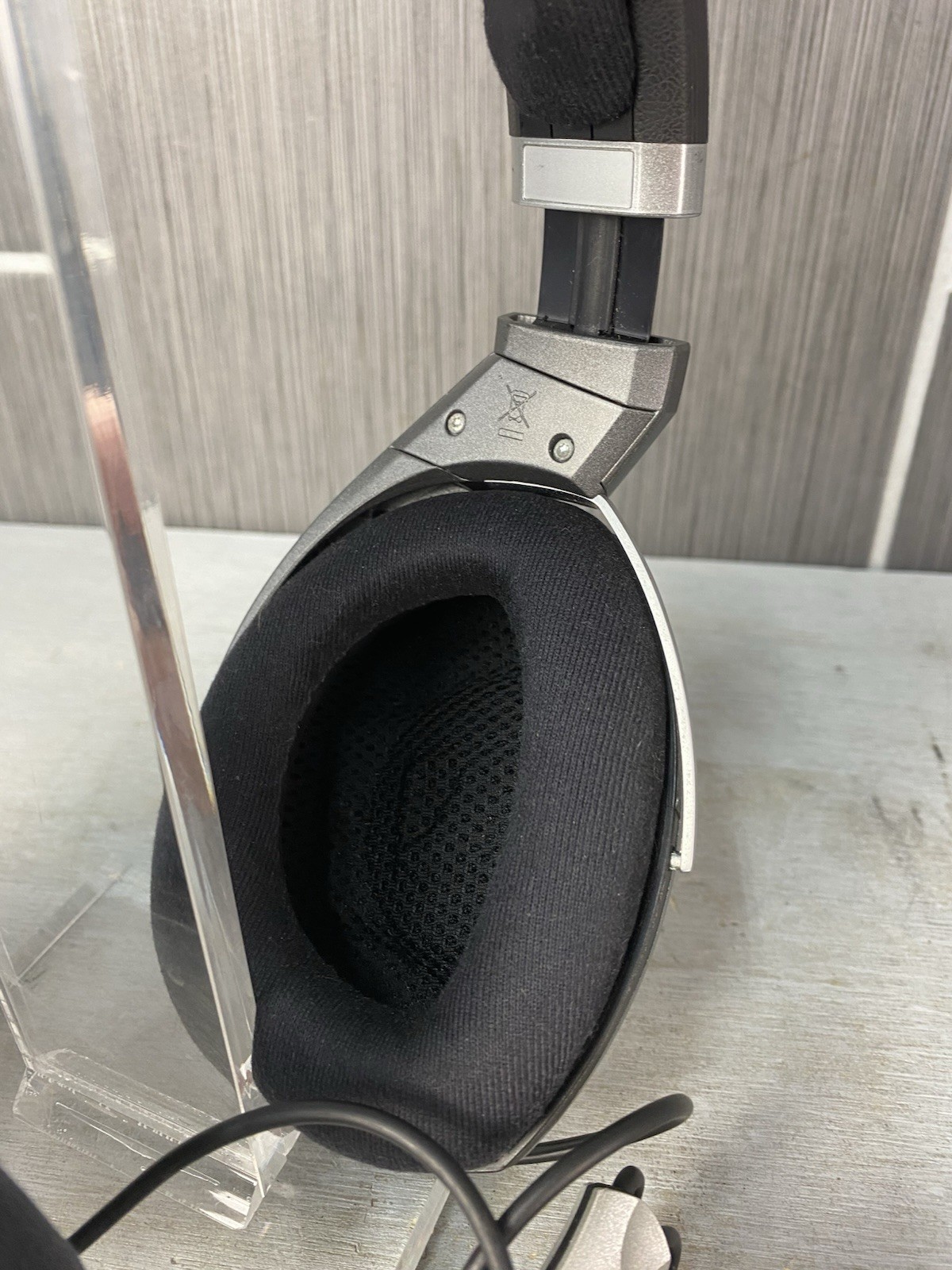 Sennheiser HD 700 Over The Ear Headphones Wired Vibration Damping 10Hz – 42kHz