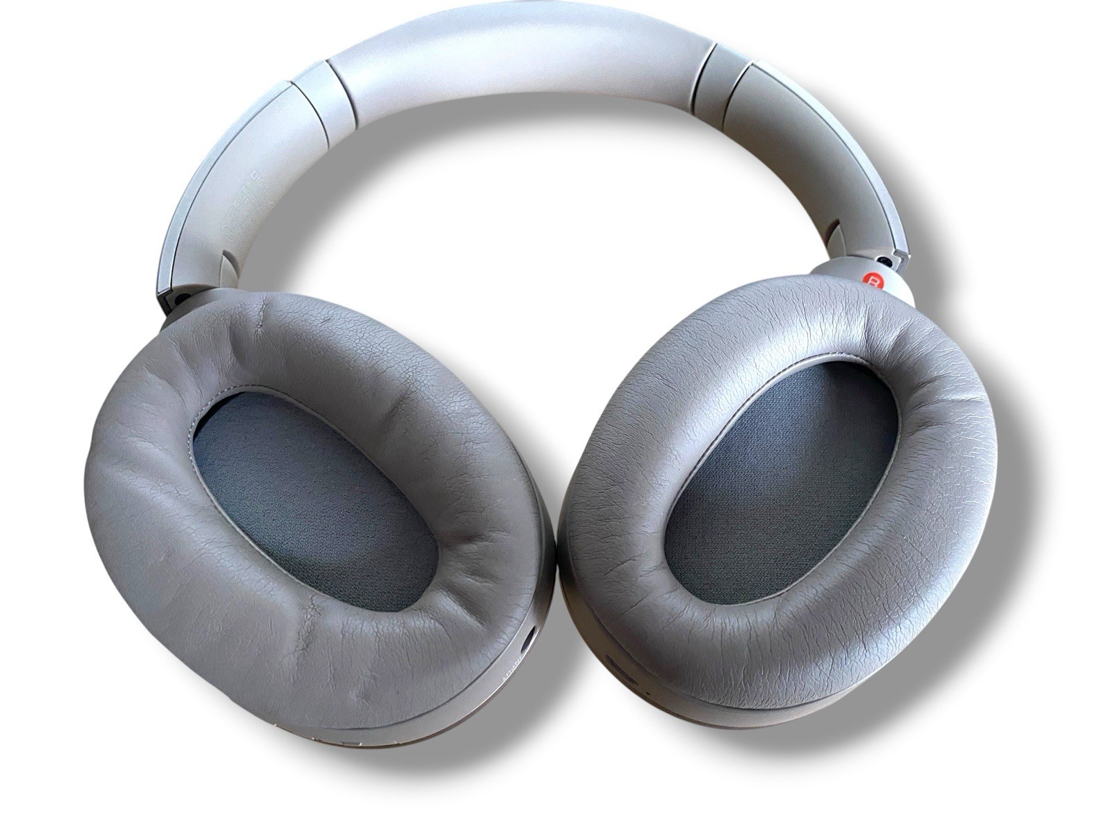 Sony WH-1000XM2 Over-ear Wireless Noise-Canceling Headphones Champagne Gold
