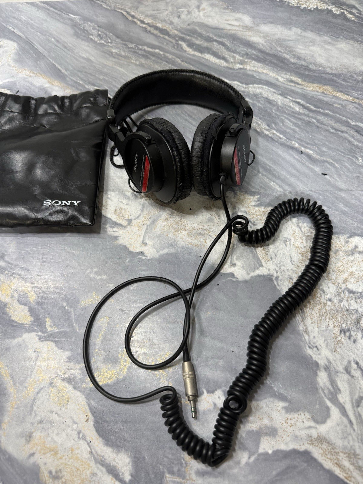 Sony MDR-V6 Over the Ear Headphones – Studio Monitors – Black
