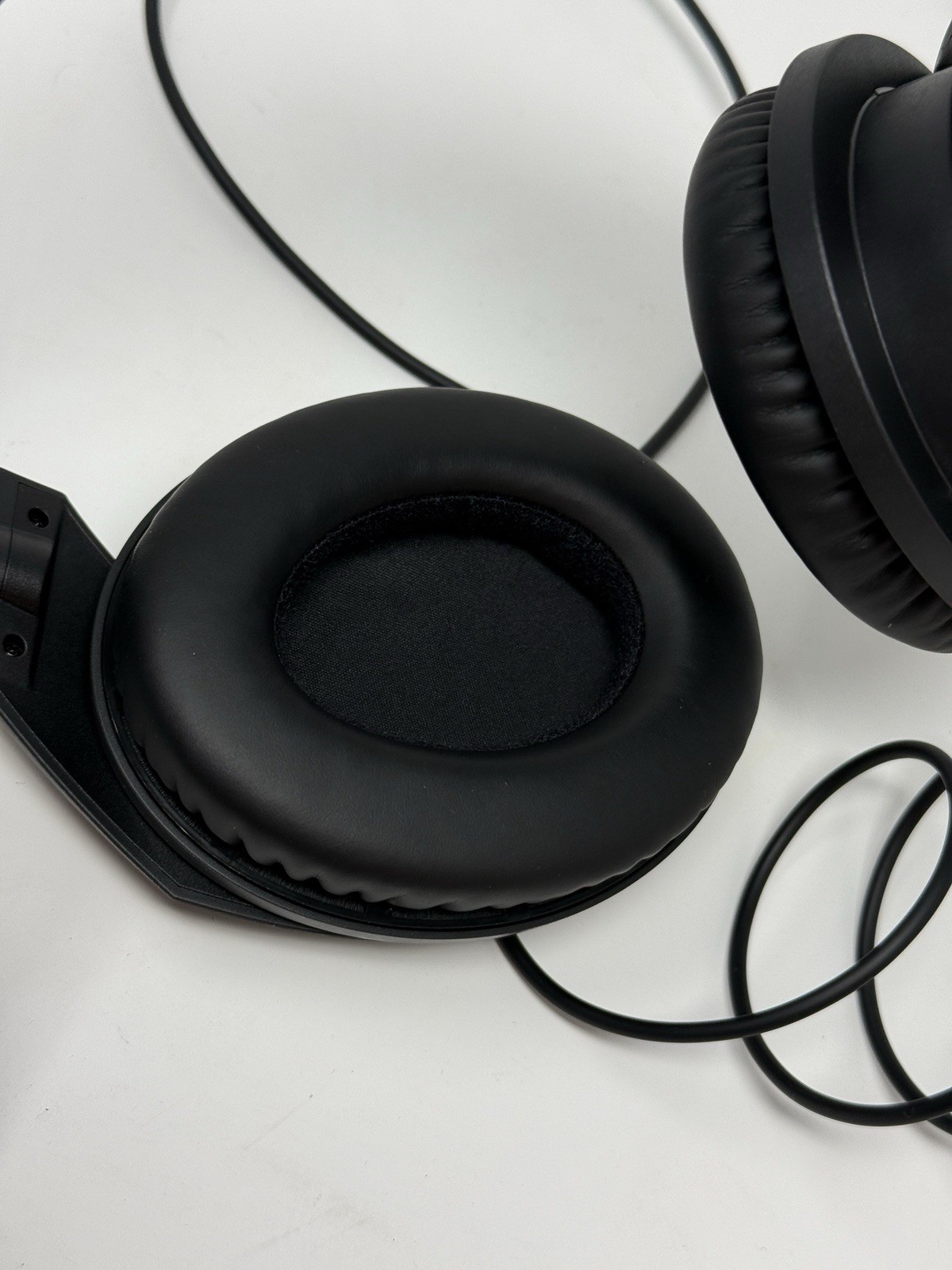 Sennheiser HD 200 PRO Over-Ear Monitoring Headphones w/ Original Box