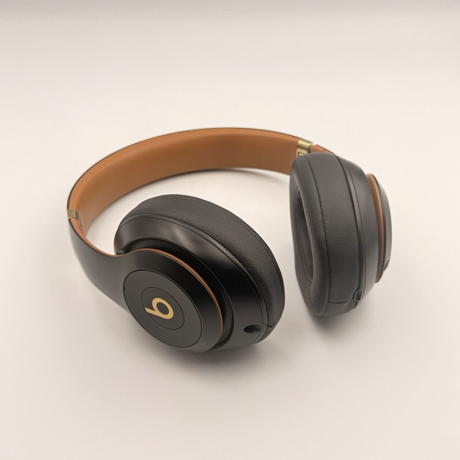 Beats Studio3 Wireless Over-Ear Headphones Skyline Midnight Black Bluetooth