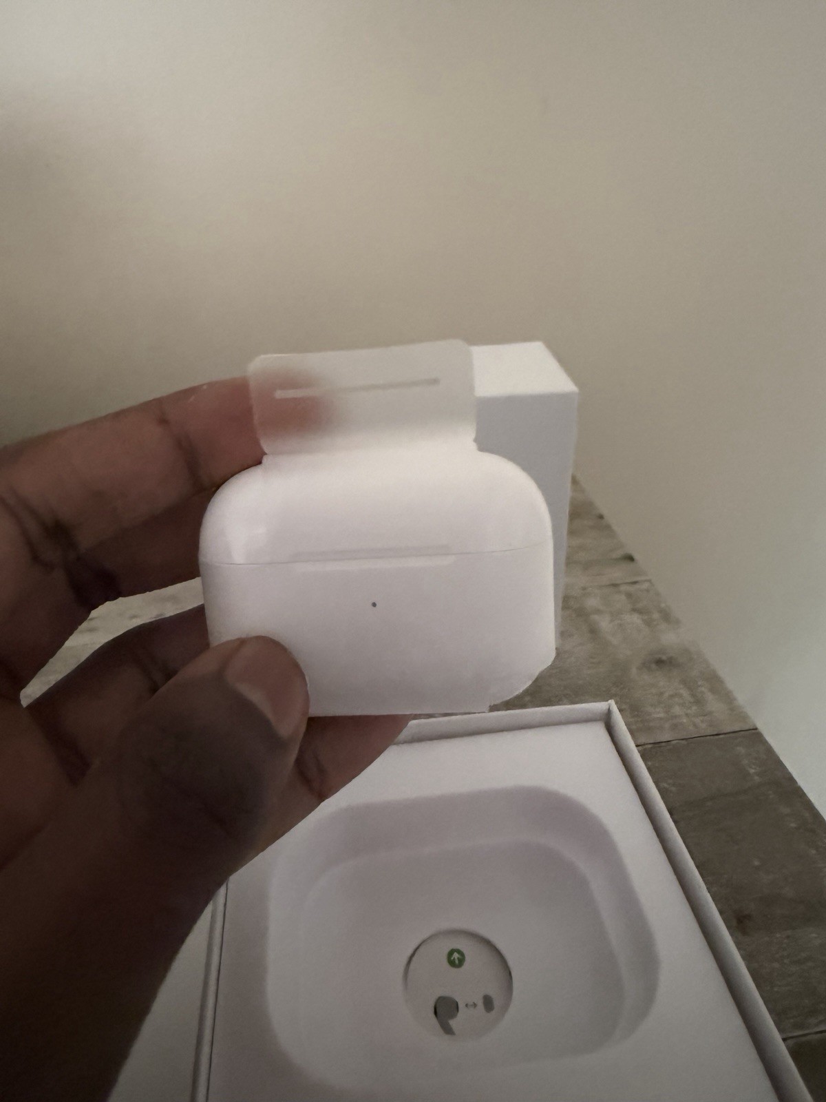 Apple AirPods Pro 2nd Gen White ANC MagSafe USB-C Wireless Charging