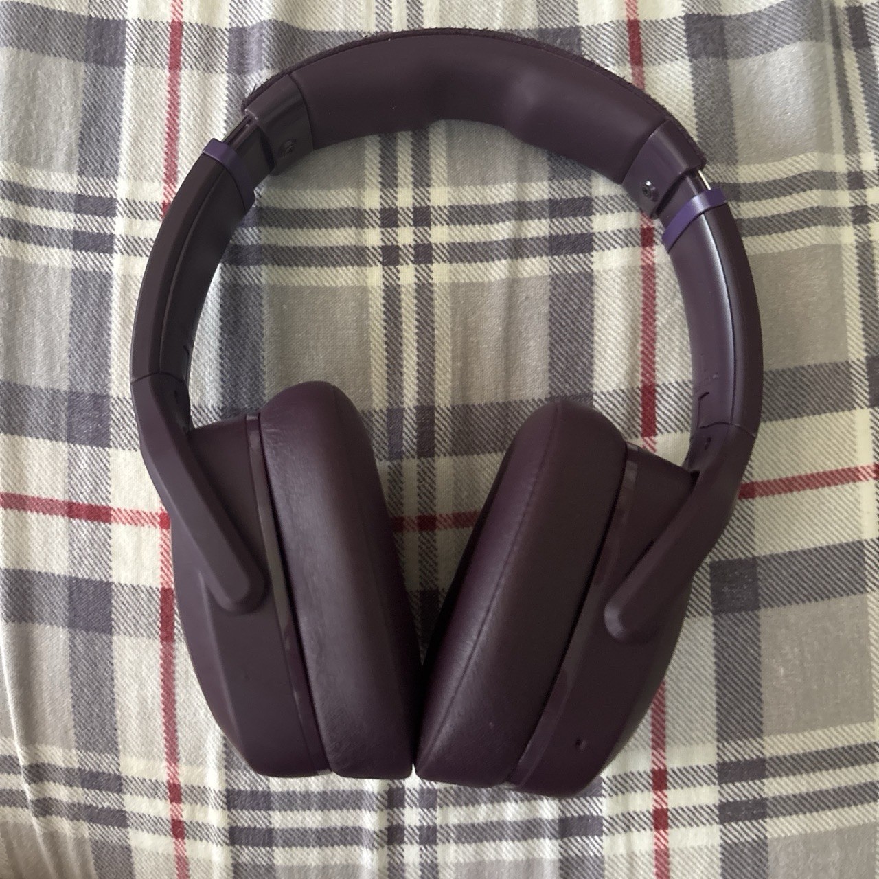 Skullcandy Crusher EVO White Bluetooth Wireless Over-the-Ear Headphones Purple