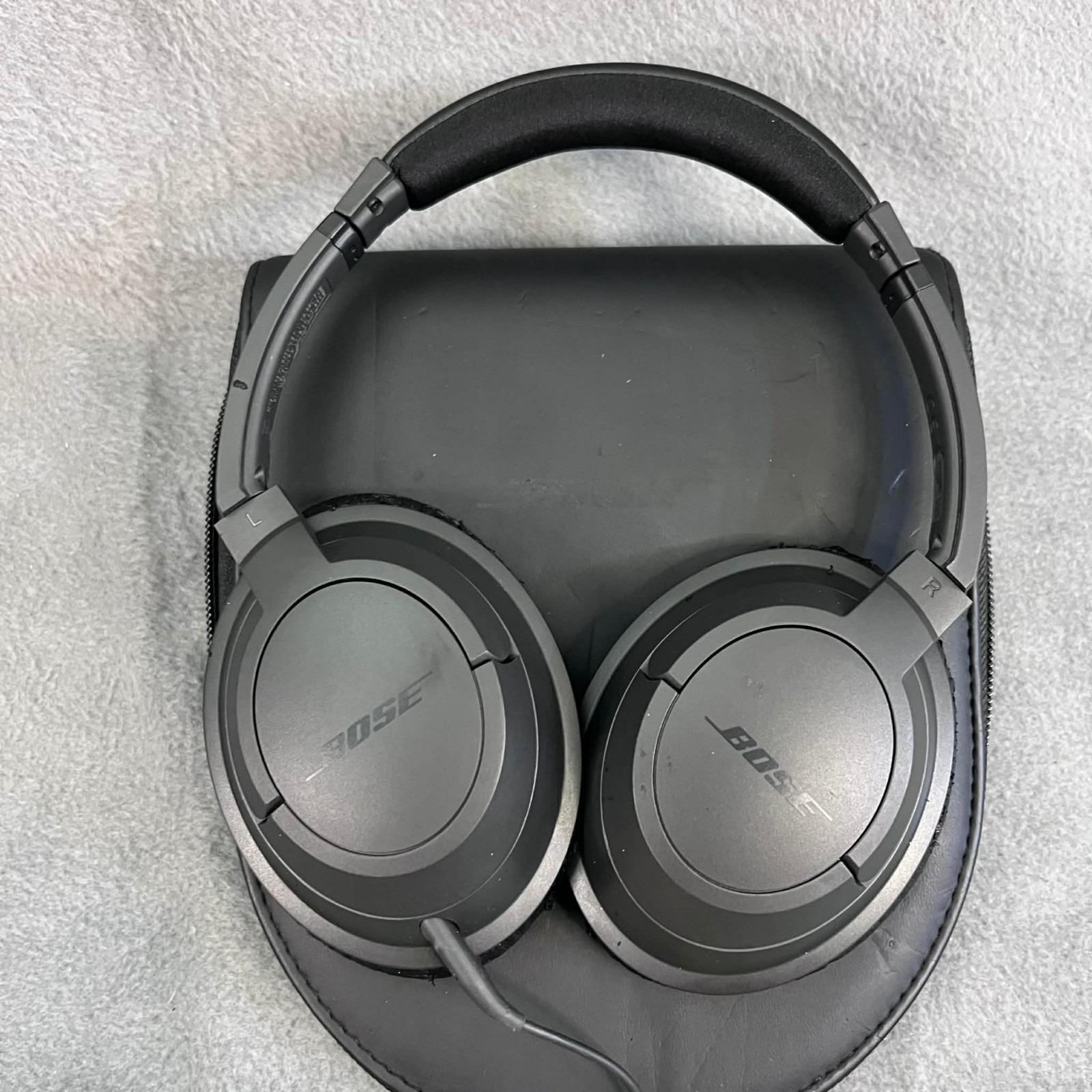 Bose Soundlink AE2 Black Headphones W/Case -Needs Ears Cushions Replacement