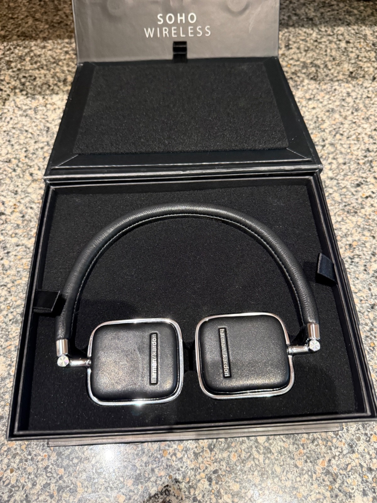 Harman Kardon Soho On the Ear Bluetooth Headphones – Black. Very Rare