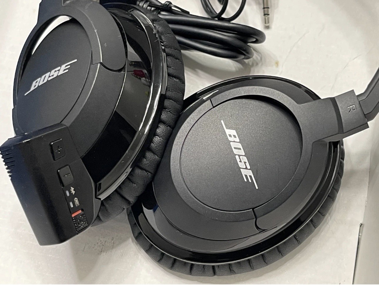 Bose SoundLink AE2W Around-Ear Wired/Wireless Bluetooth Headphones Headset Black