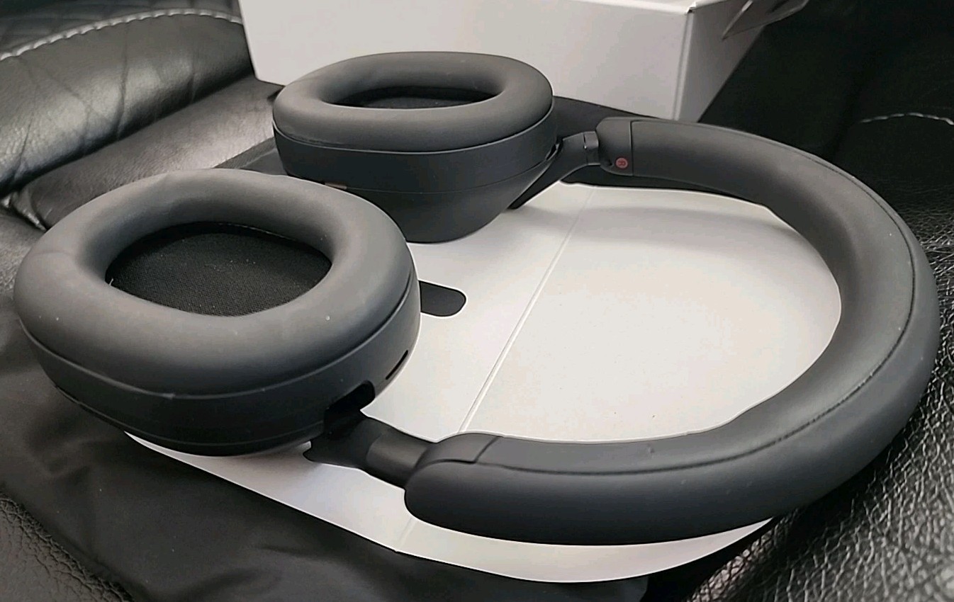 LikeNew Sony WH-1000XM5SA Wireless Noise Canceling 30 Hours Headphones
