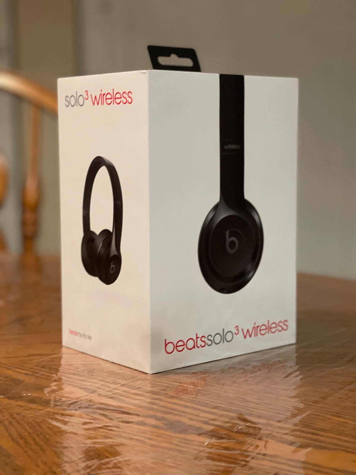Gloss Black Beats Solo 3 wireless headphones 