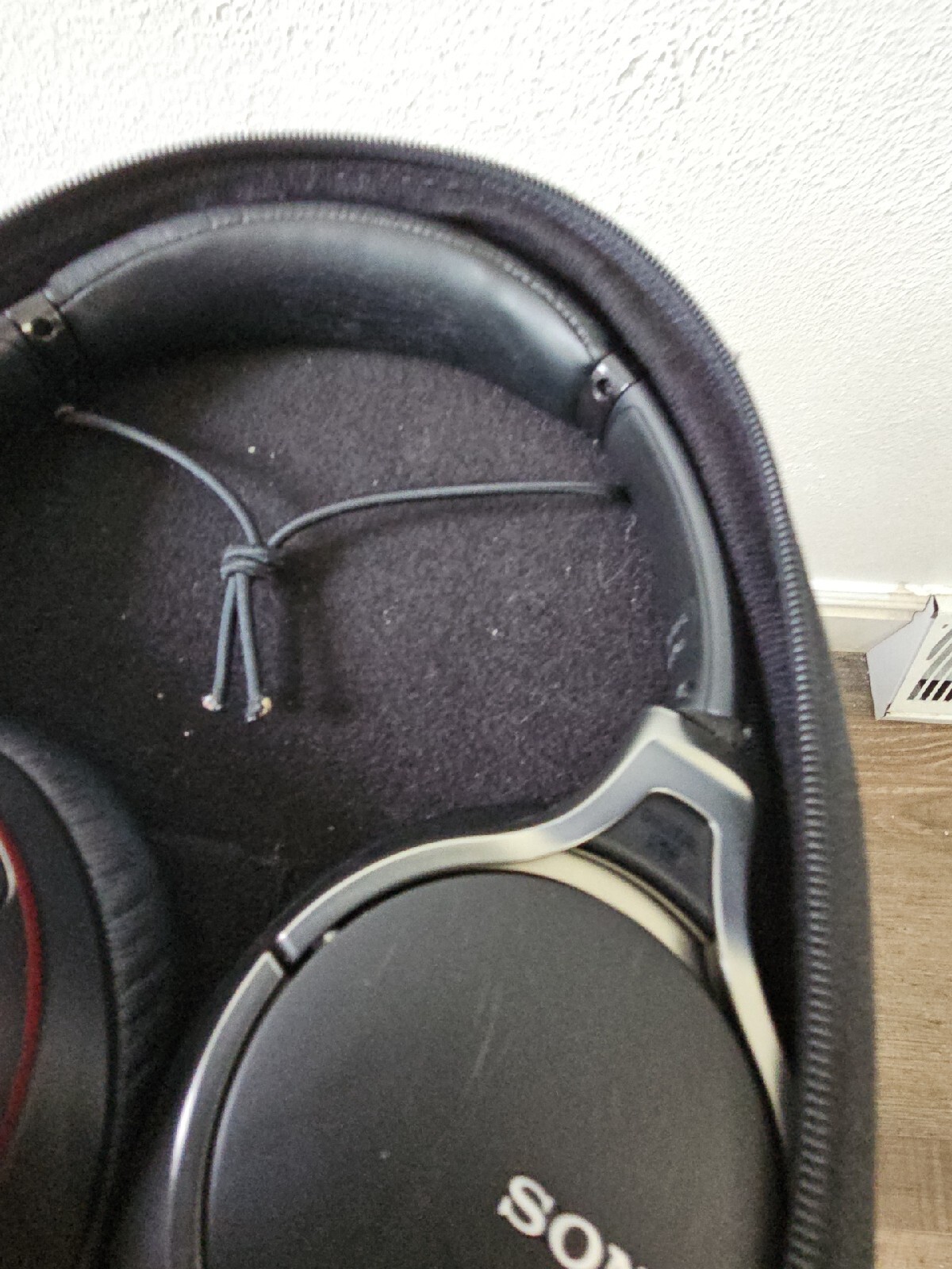 Sony Noise Canceling Headphones MDR-10RNC Black Tested Works Great!