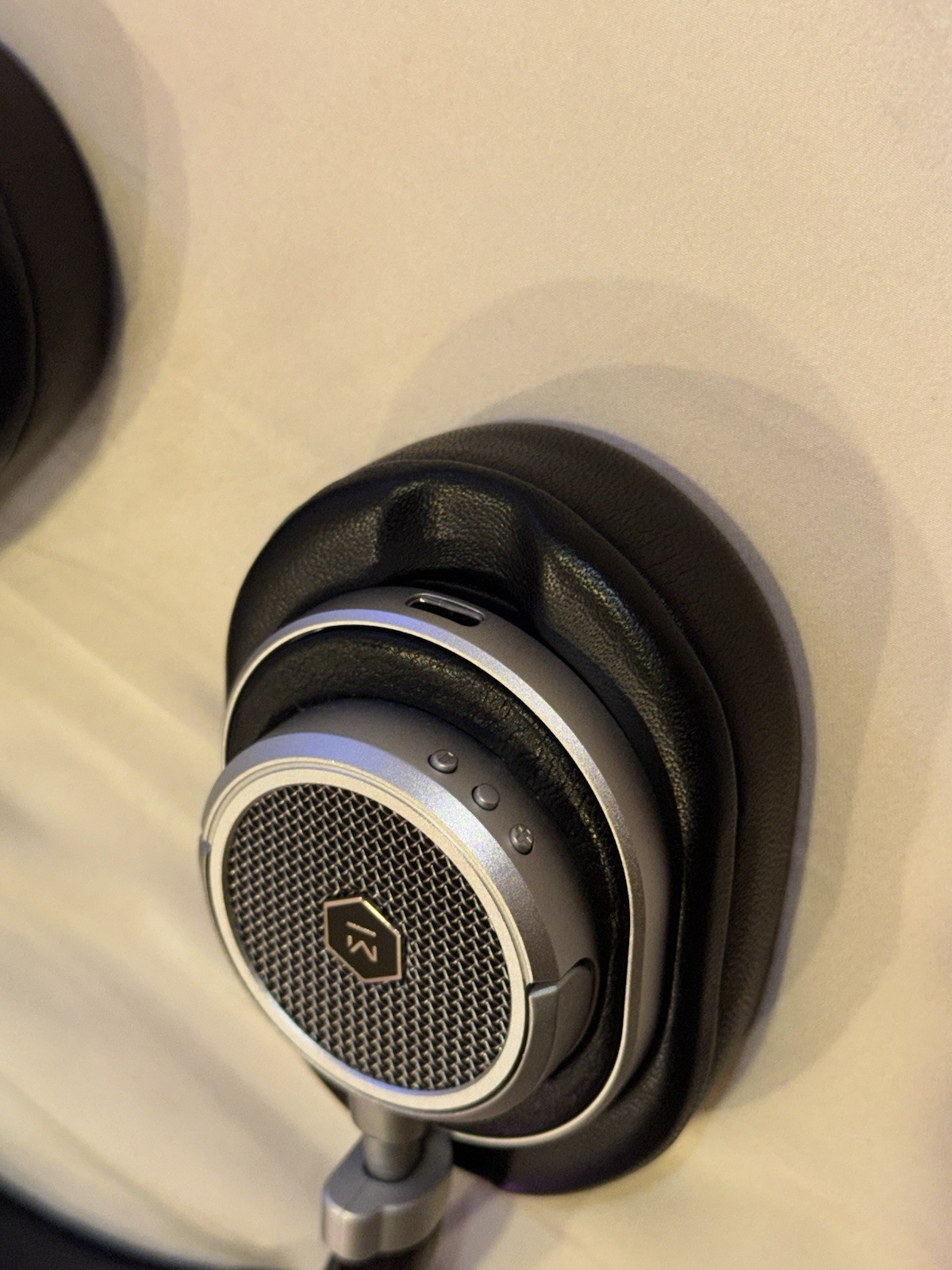 Master & Dynamic MW50+ Bluetooth Headphones – Black/Gold