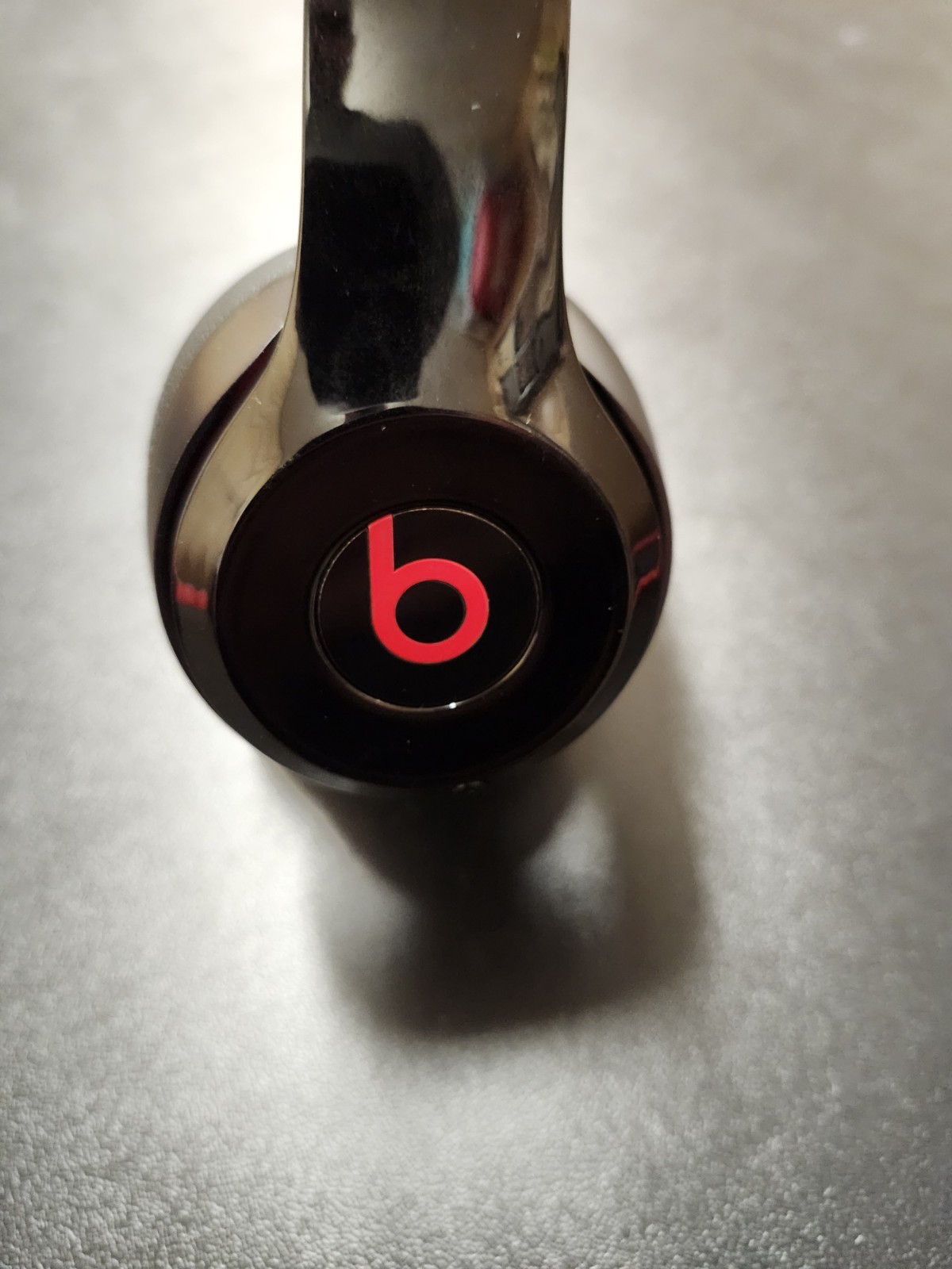 Black & Red Wireless Solo Beats with hard and soft Case