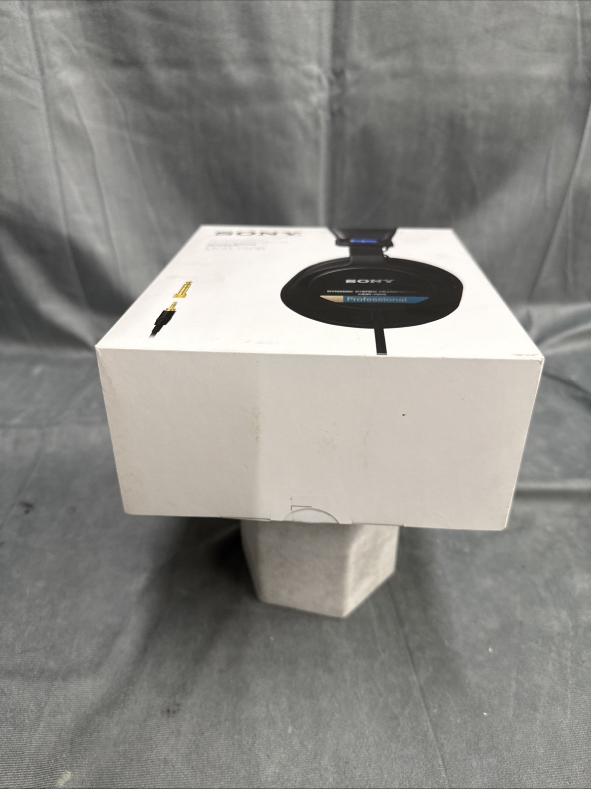 SONY MDR7506 Standard studio monitor Headphone NEVER OPENED