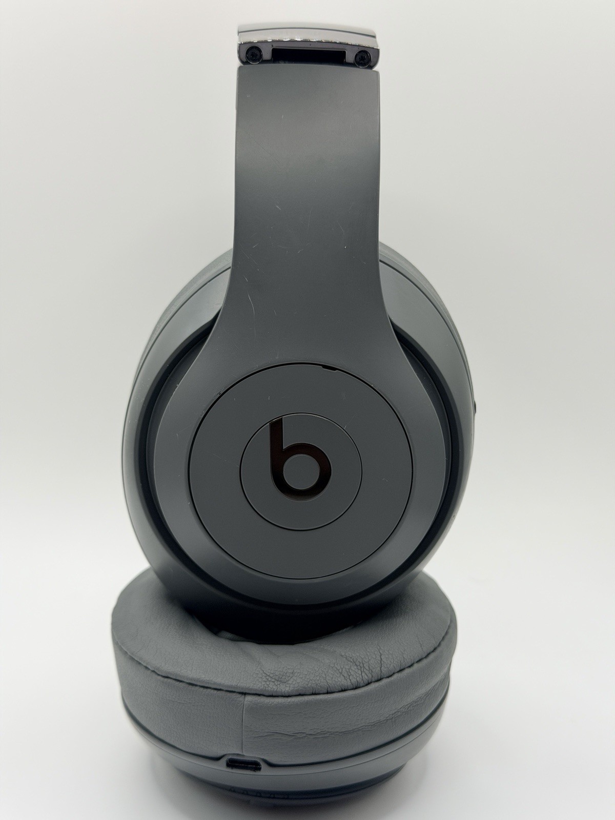 Beats by Dr. Dre Studio3 Over the Ear Wireless Headphones – Gray