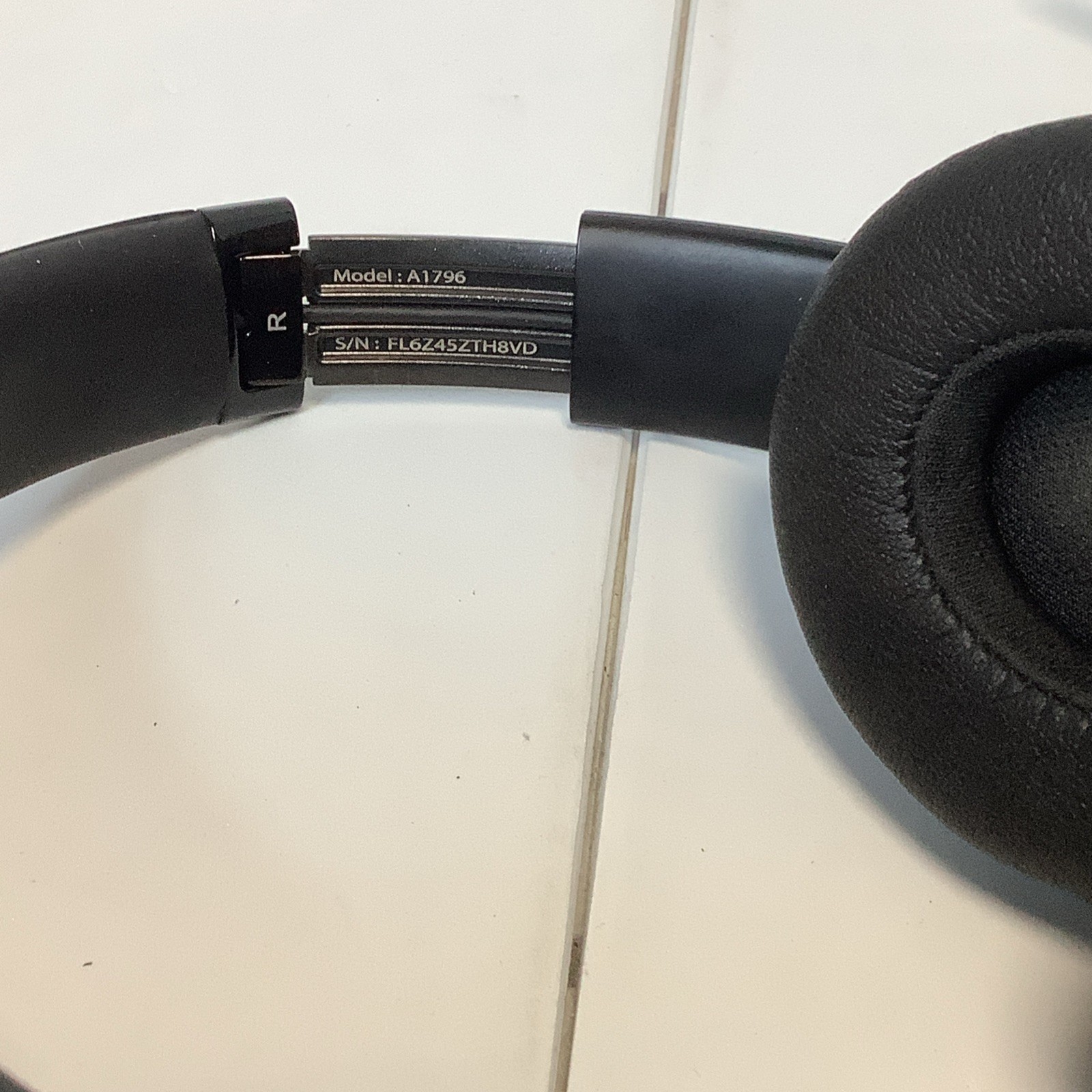 Beats by Dr. Dre Beats Solo 3 Wireless Bluetooth Headphones Gloss Black