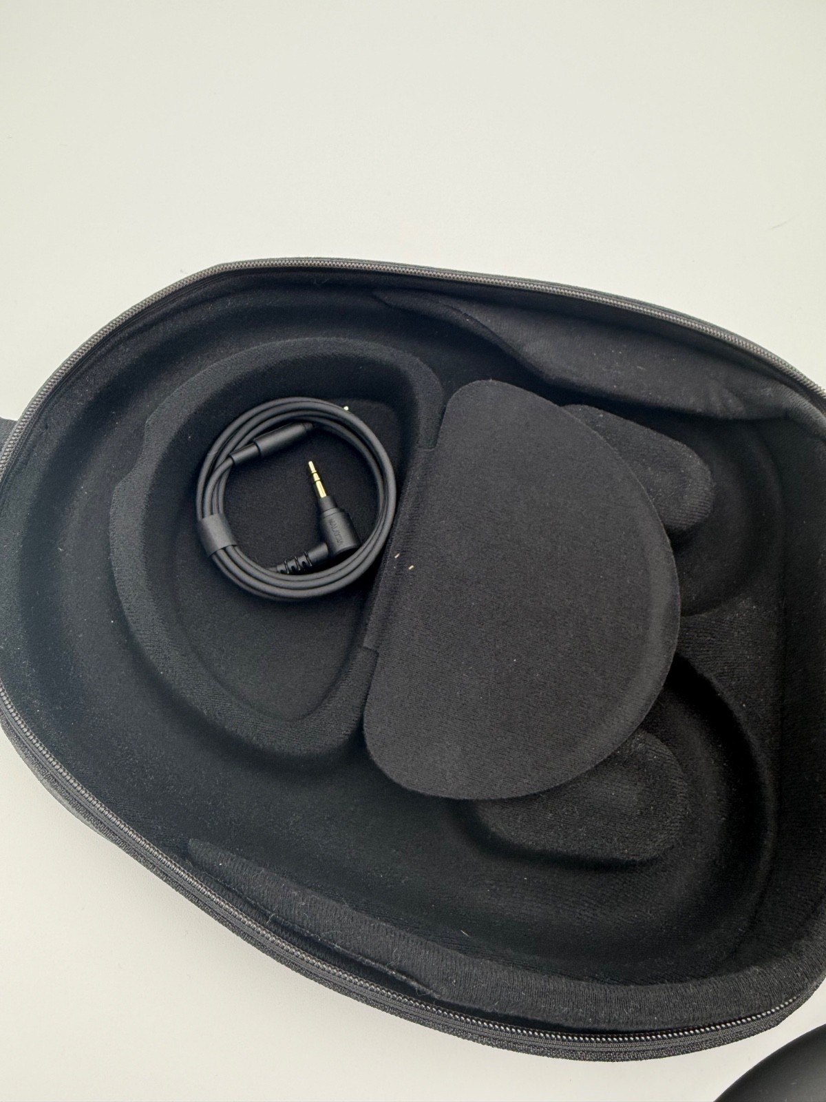 Sony WH-1000XM5 Wireless Noise Canceling Over Ear Headphones w/ CASE – Black