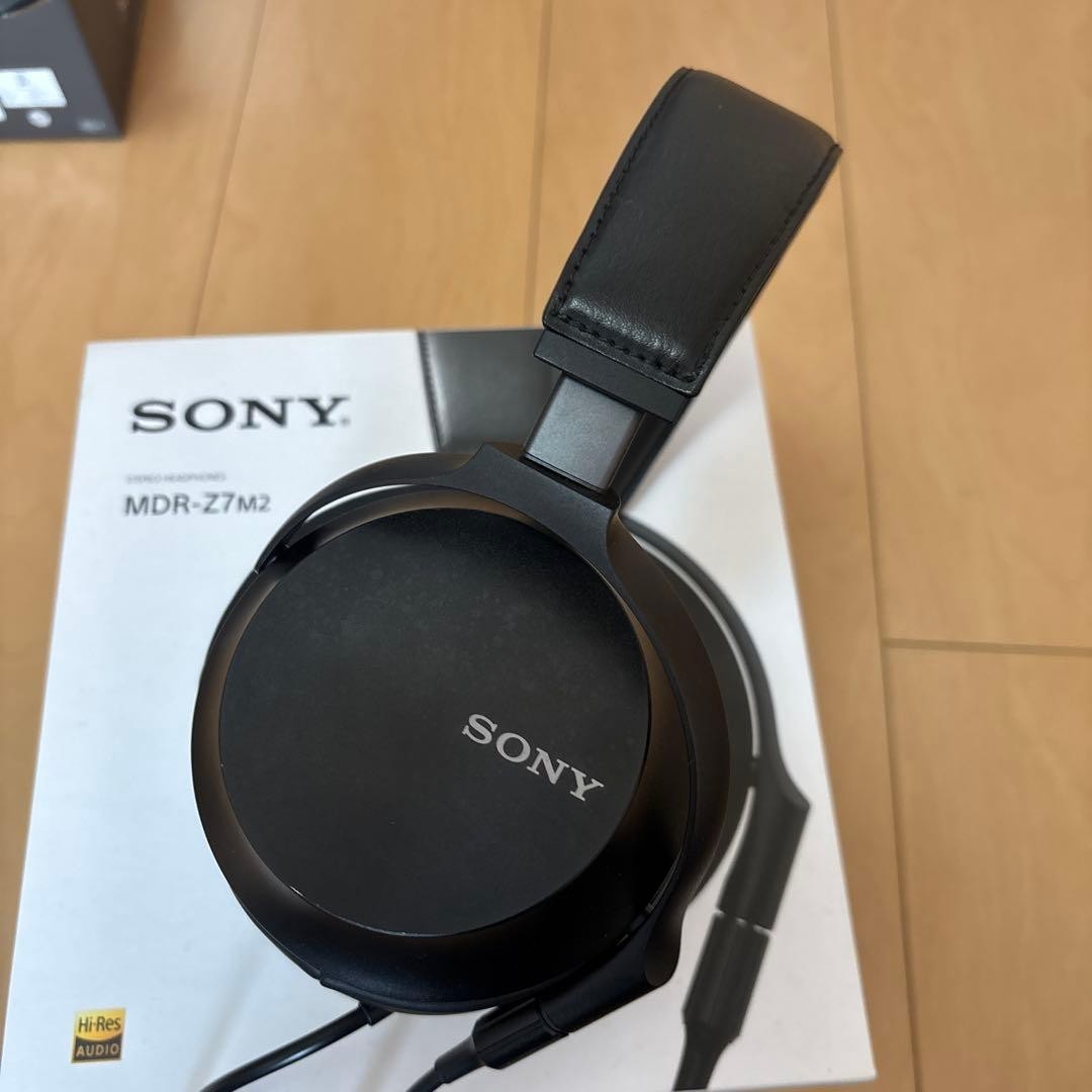 SONY MDR-Z7M2 Hi-Res Stereo Headphones 70mm 4.4mm Balanced Black from Japan New