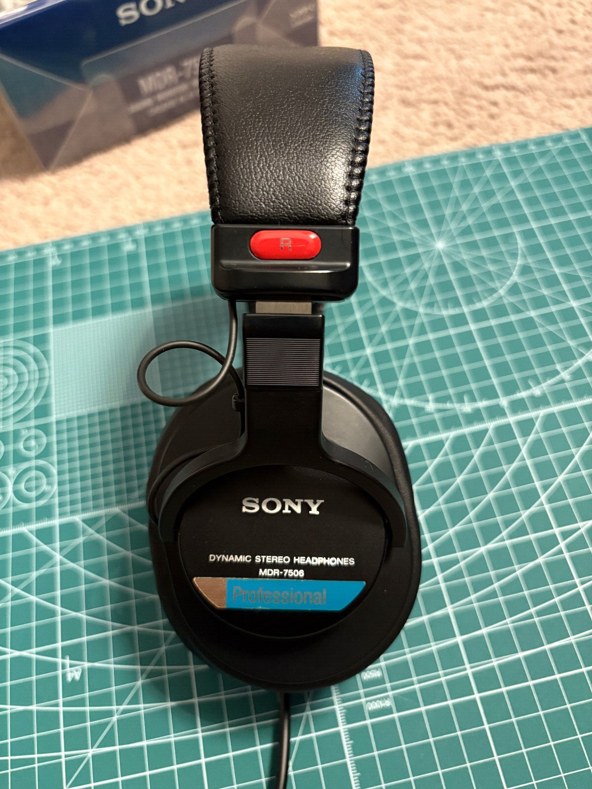 Sony Professional MDR-7506 Studio Pro Monitor Wired Over Ear Headphones black