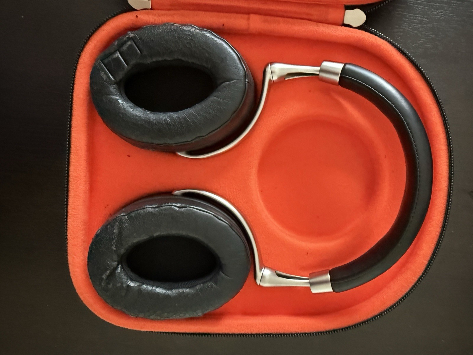 PARROT ZIK 1.0 NOISE CANCELING HEADPHONES WITH CASE AND ACCESS