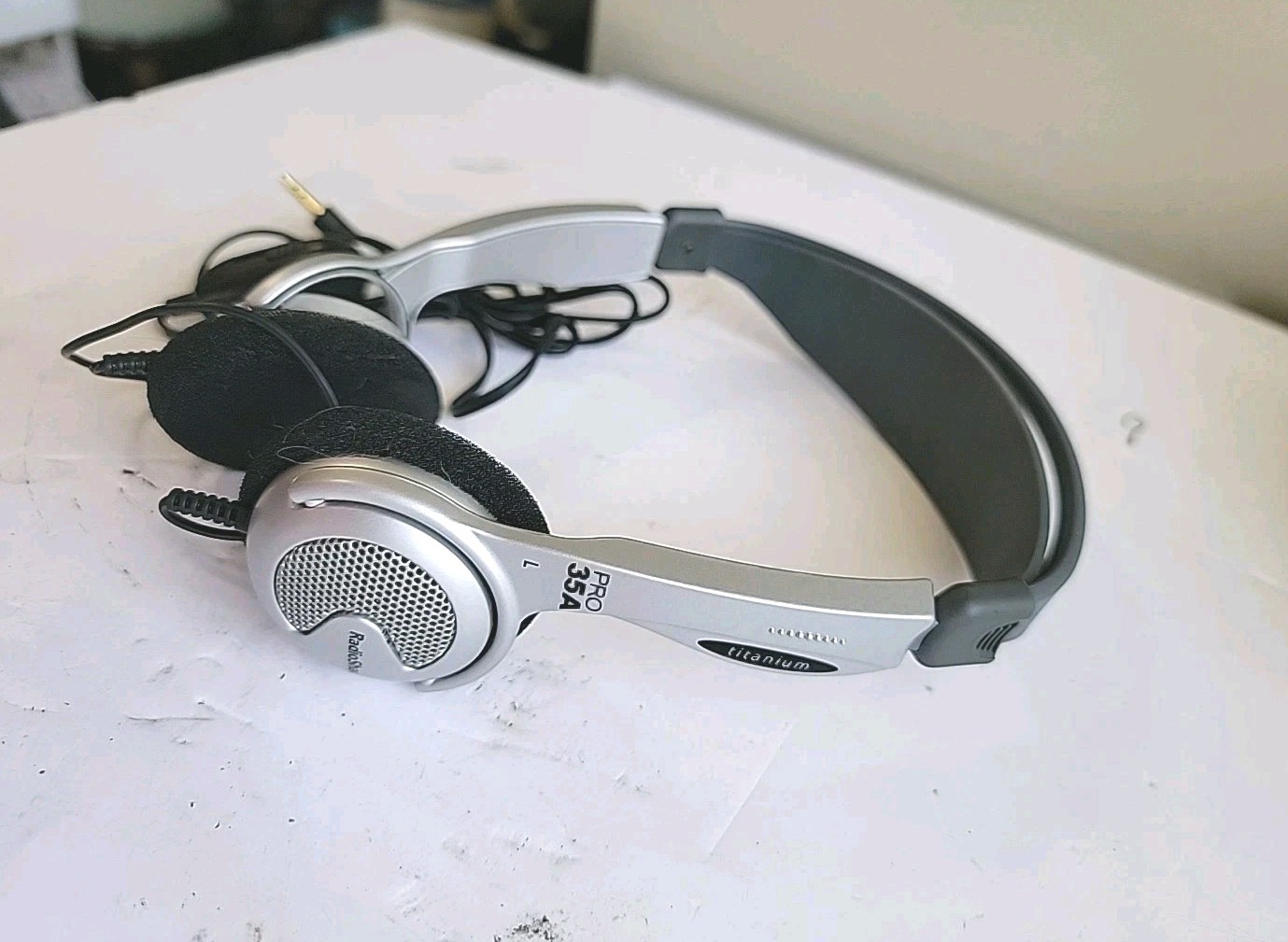 Radio Shack Pro 35A Titanium Stereo Headphones Black Gray Silver Tested EUC