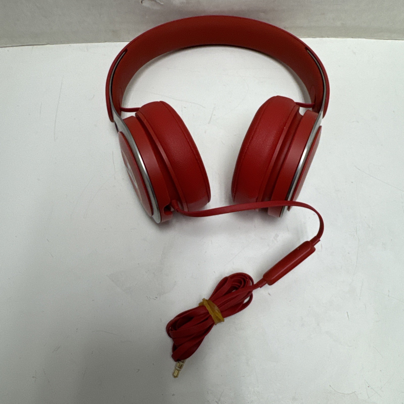 Beats by Dre Foam On Ear Wired Red Headphones Silver Metal Sides Unisex Powerful