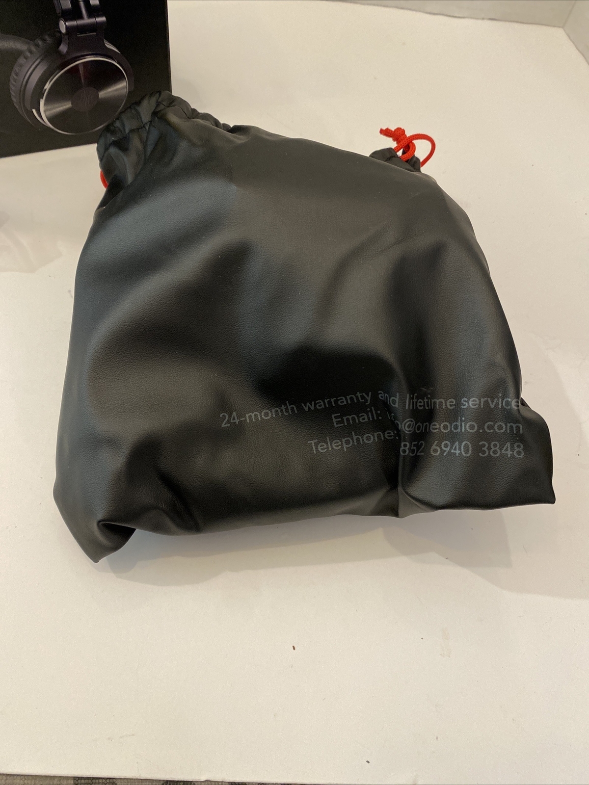 One Odio Over The Ear Wired 3.5MM Headhones Red And Black Very Good Pro 10