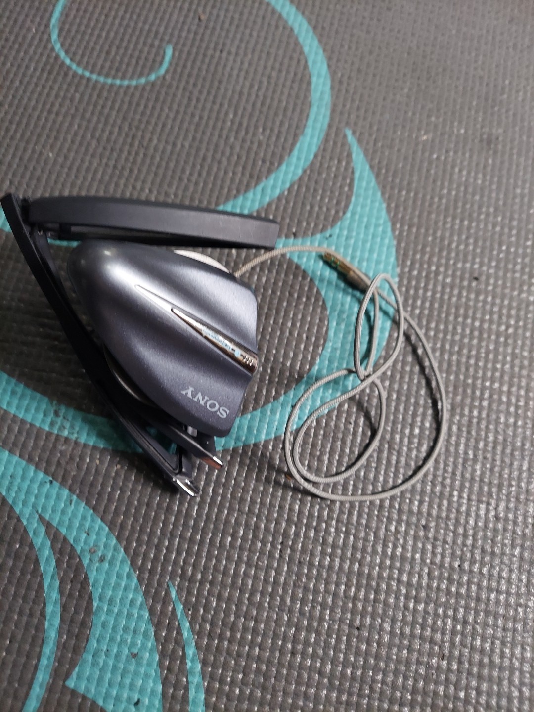 Sony Headphones, Model MDR-G94NC, Retractable.Tested.