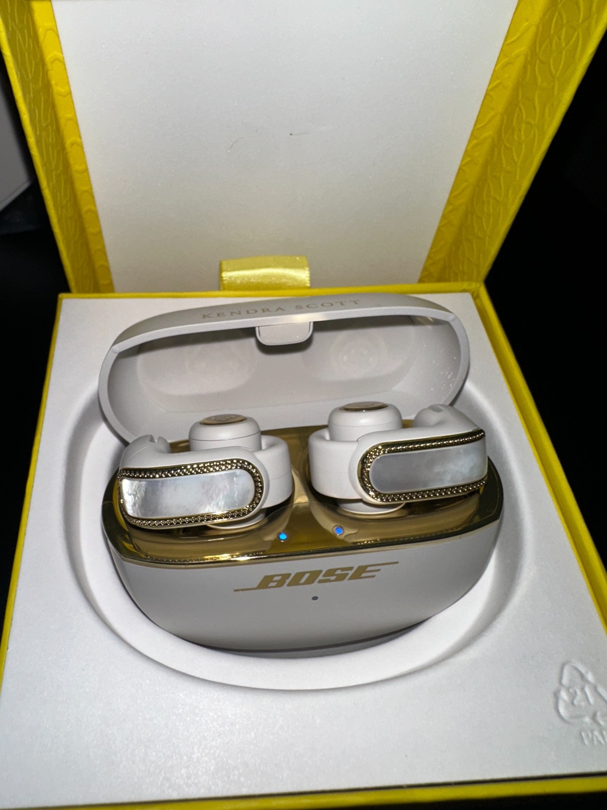 Bose x Kendra Scott Ultra Open Earbuds 900159-0030 – Mother of Pearl