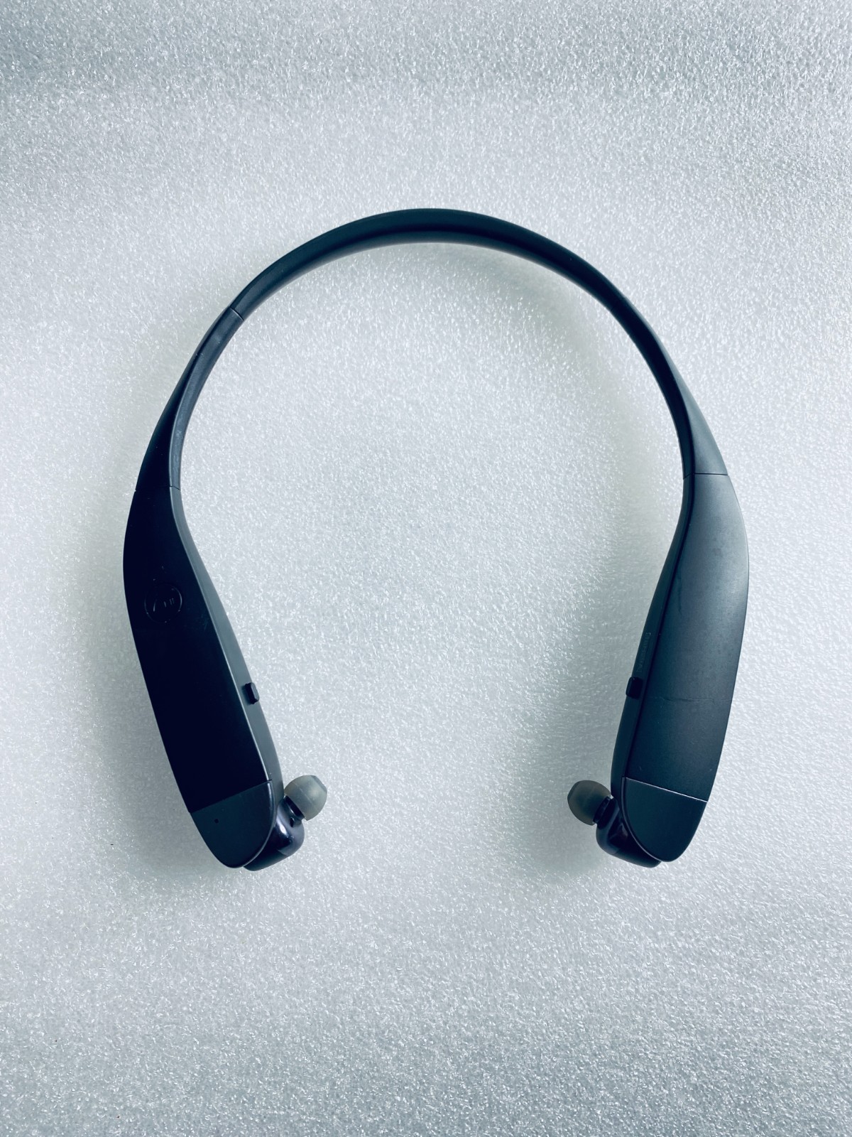 Insignia Wireless Bluetooth In-Ear Black Headset With Microphone, NS-CAHBTEBNC-B