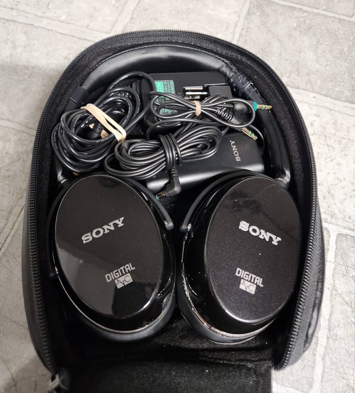 Sony MDR-NC500D Headphones PARTS/REPAIRS (SEE PICTURES)