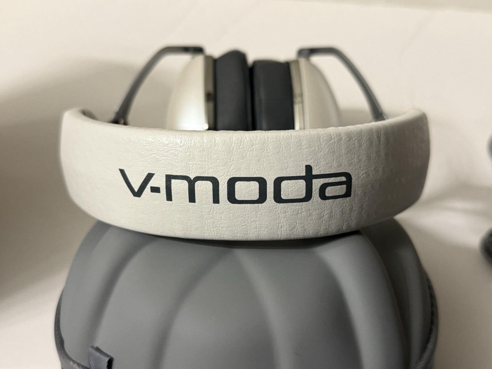 V-Moda Crossfade M-100 Over-Ear Headphones – White Silver Grey XL Pads