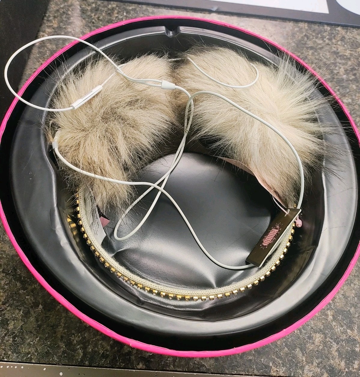 Juicy Couture Earmuff Headphones Faux Fur NWT Wired Y2K Pink Box Gift