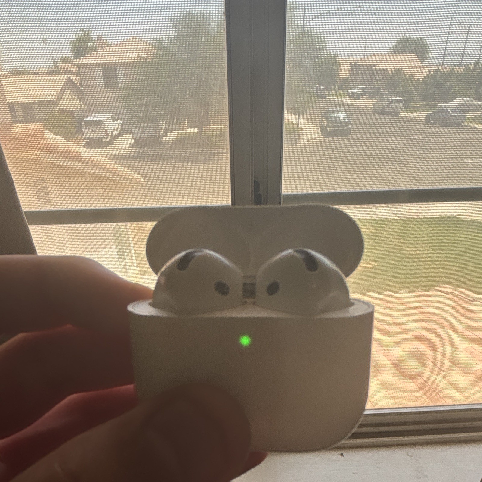 Apple AirPods 4 Wireless Bluetooth In-Ear Earbuds Charging Case White Pair