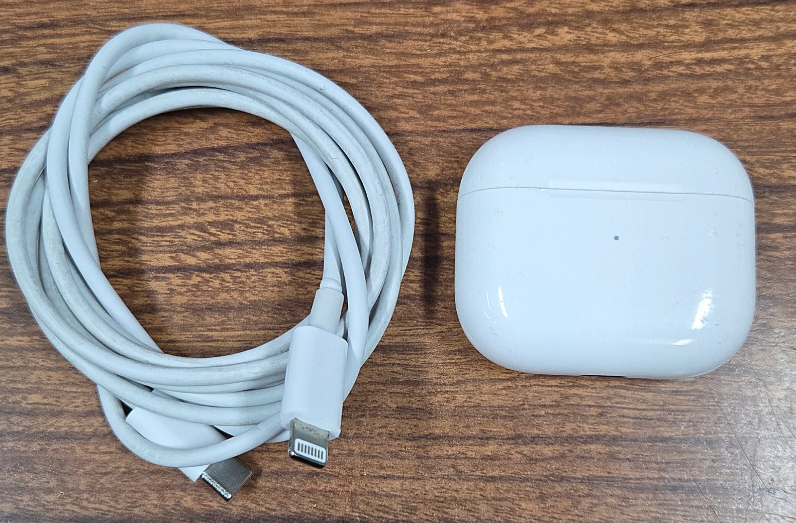 Apple AirPods 3 3rd Generation Bluetooth with Wireless Charging Case A2564 White