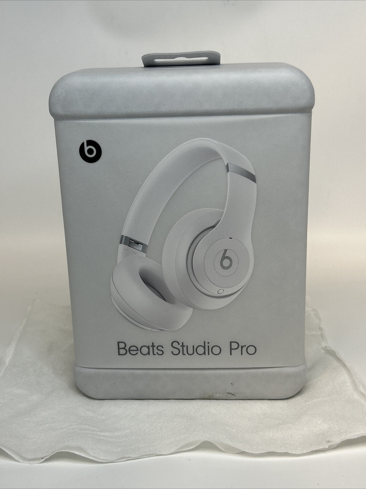 Beats Studio Pro – Premium Wireless Over-Ea Headphones – Matte White *SEALED*