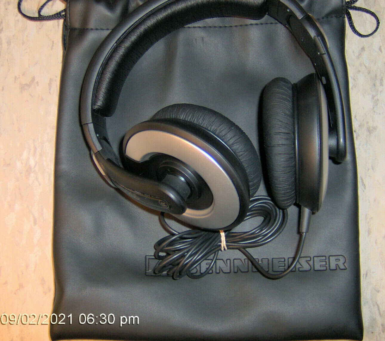 Used DJ Headphones over the ear w/ 9 foot Cable 3.5mm Plug Sennheiser HD 205
