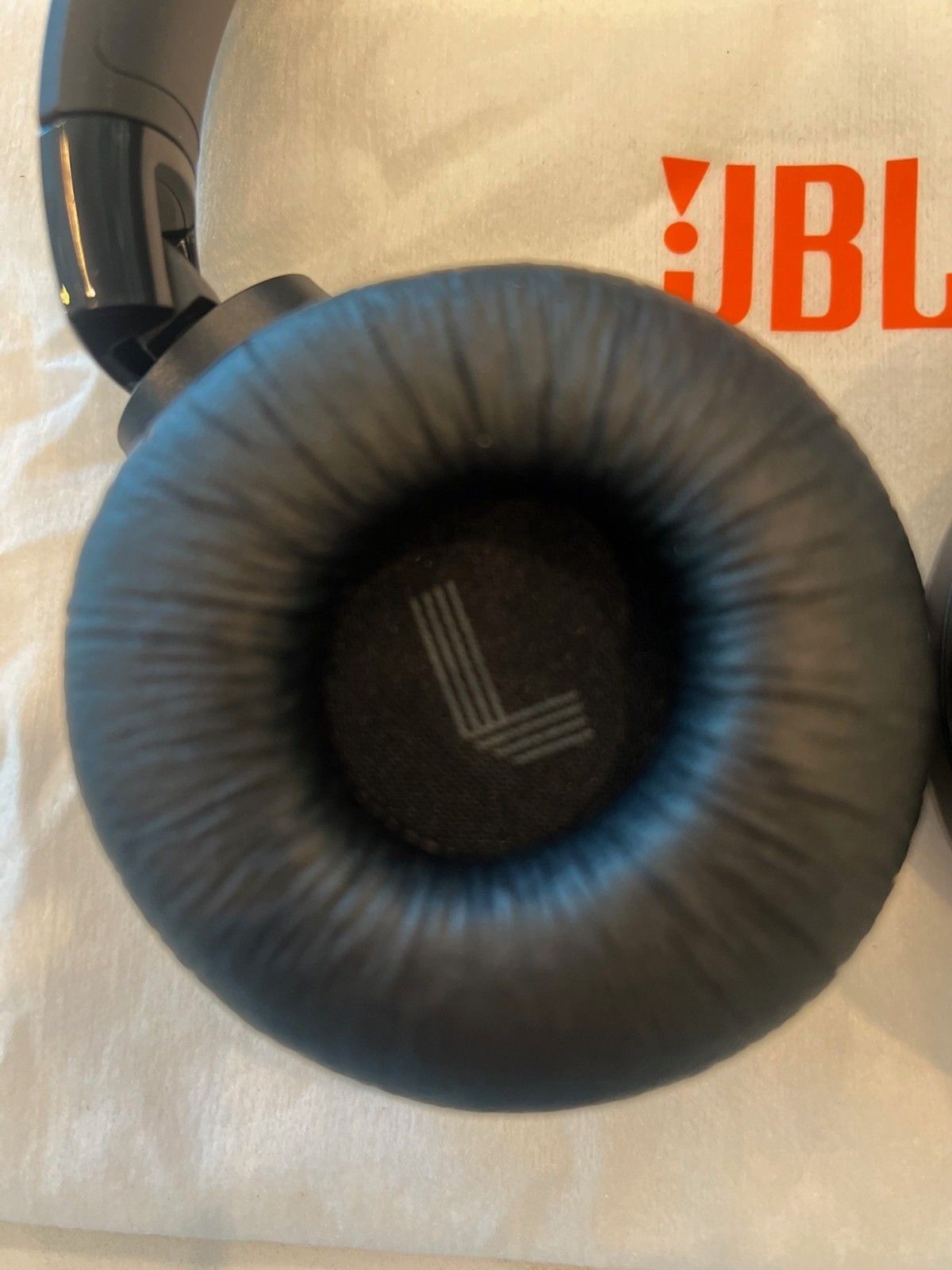 JBL Tune 520BT Wireless Bluetooth On-Ear Headphones With Built-In Microphone NEW