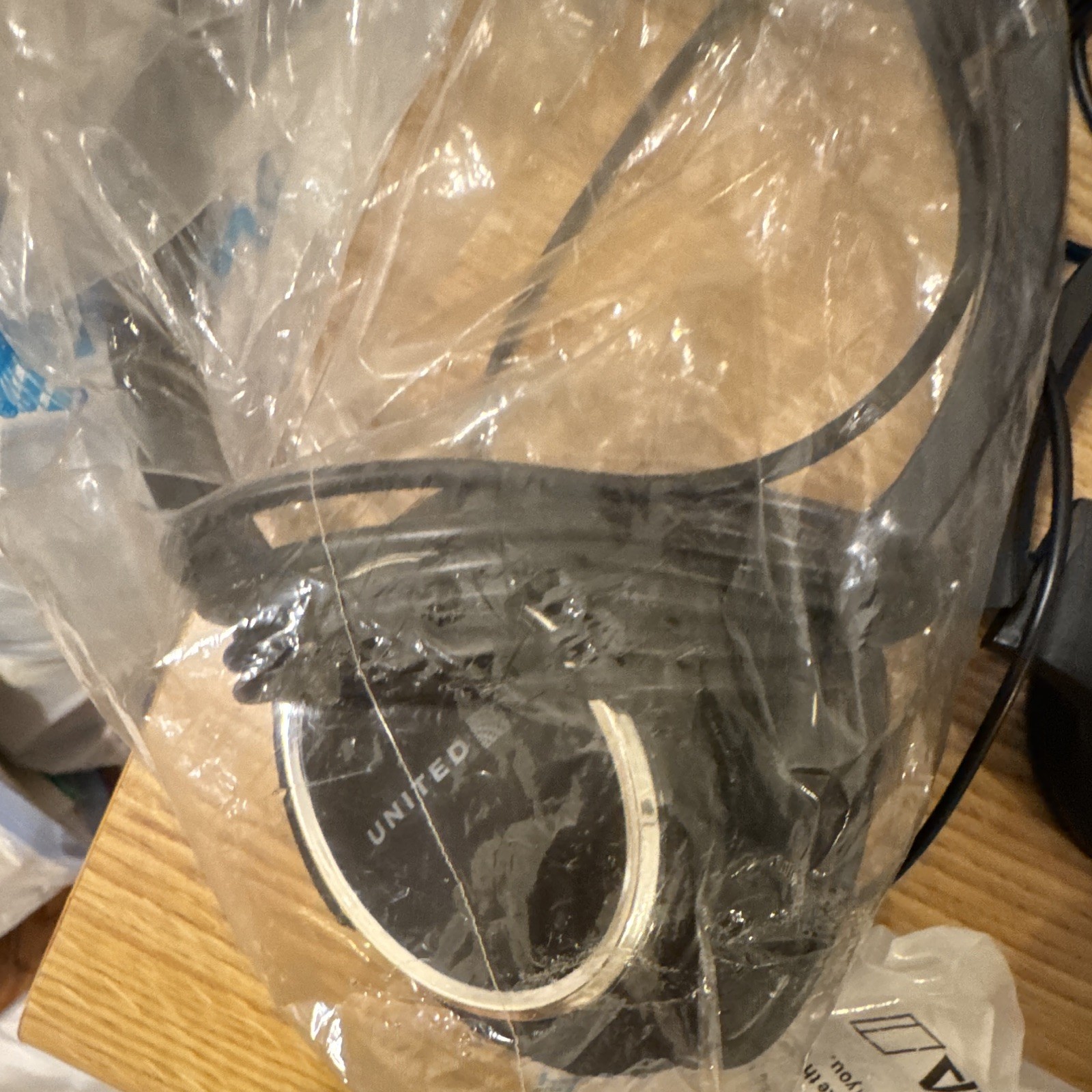 Lot of 7 airline headsets – ANA, United