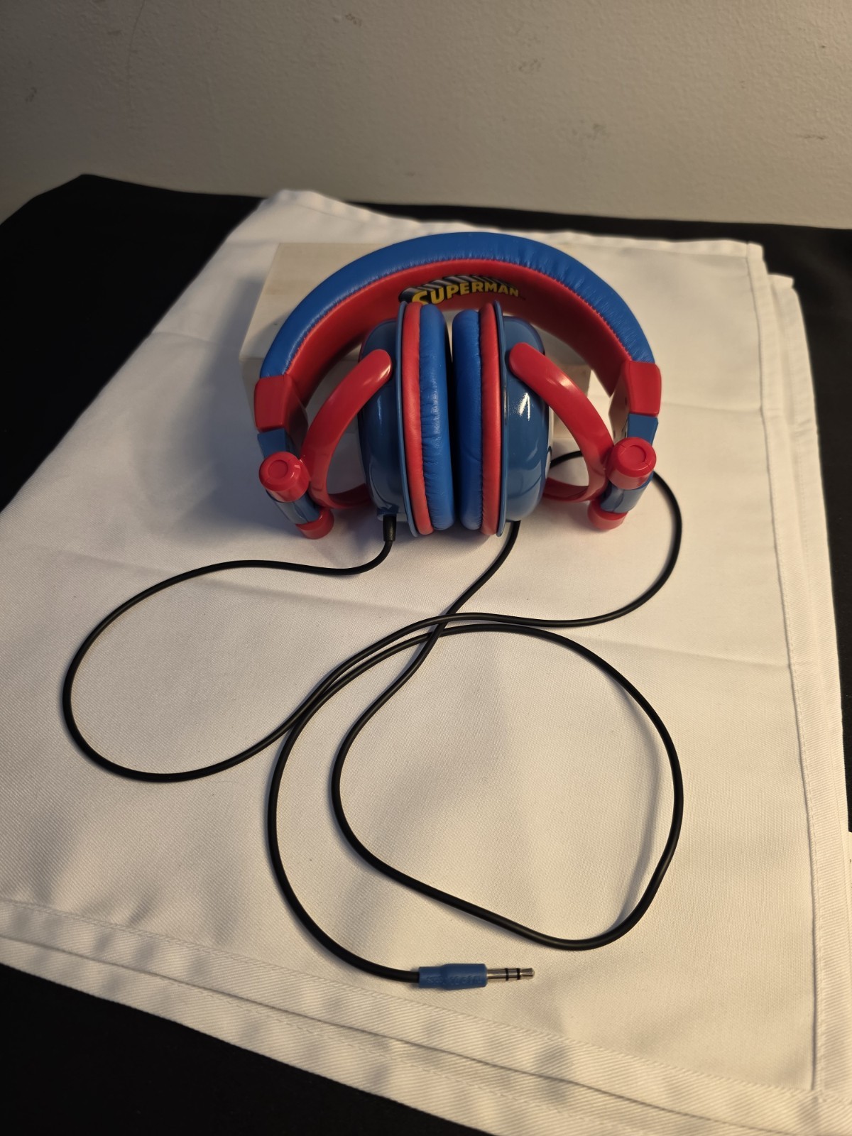 Kid Safe Headphones Superman DC Comics Logo Ages 3 – 9 Volume Limiting. 4ft cord