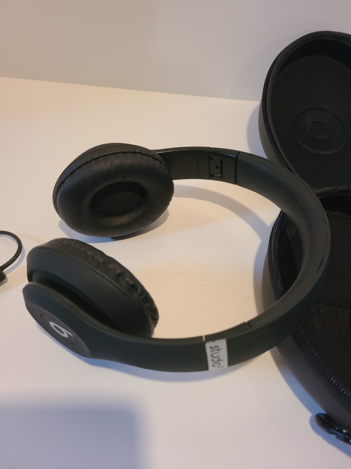 Beats by Dr. Dre Studio3 Over the Ear Wireless Headphones – Black And Silver