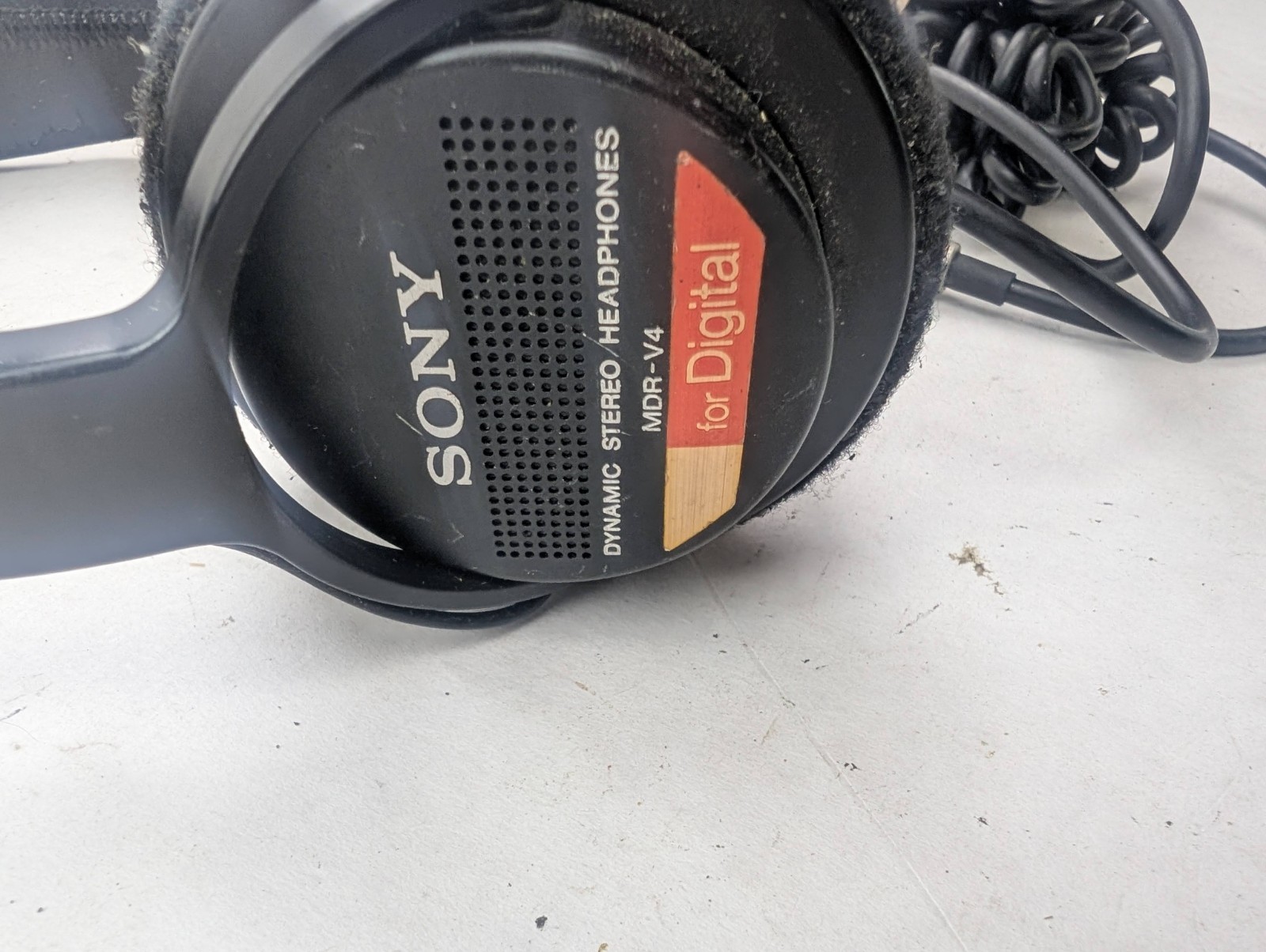 Sony MDR-V4 – Legendary Headphones -Tested Sounds Great Walkman Discman