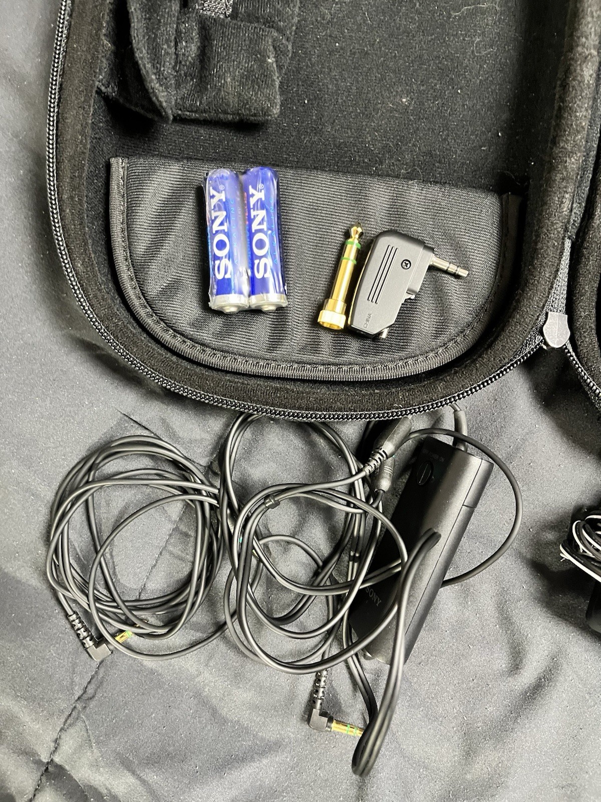 Sony MDR-NC500D Digital Noise Canceling Over-Ear Wired 3.5mm Headphones Case